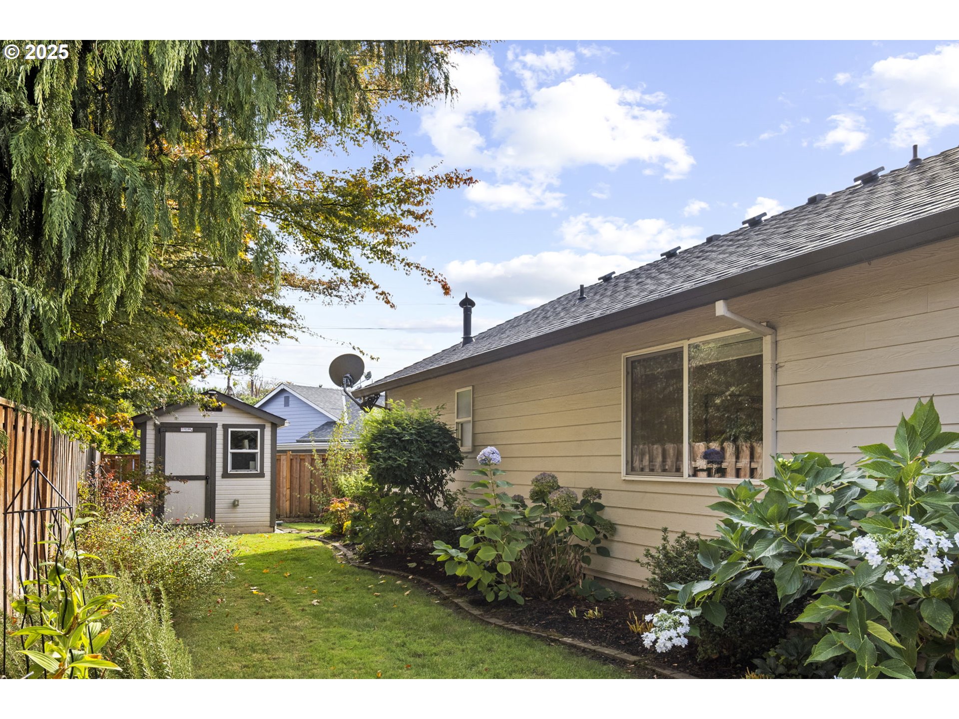 22271 NE LACHENVIEW LN