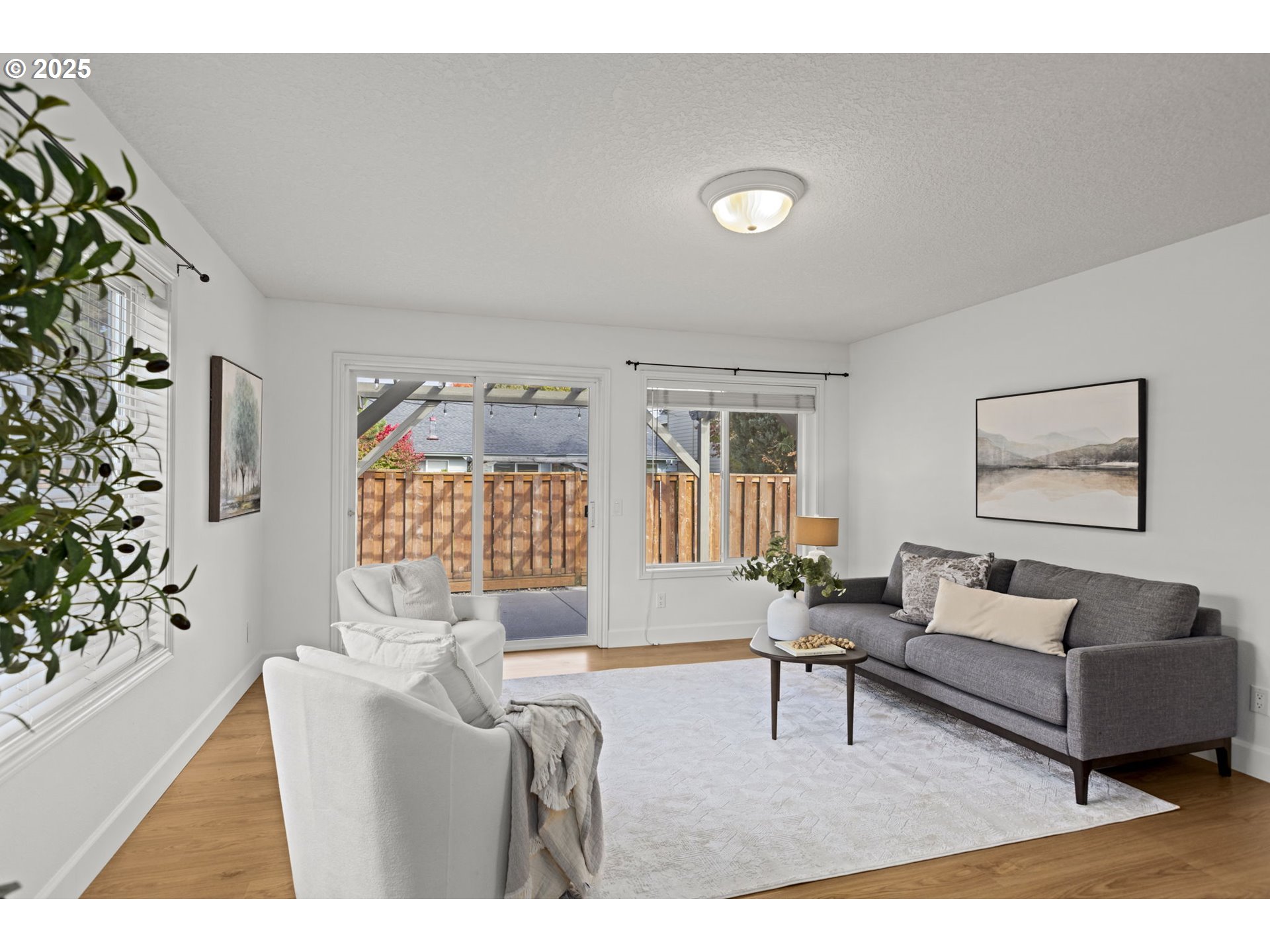 22271 NE LACHENVIEW LN