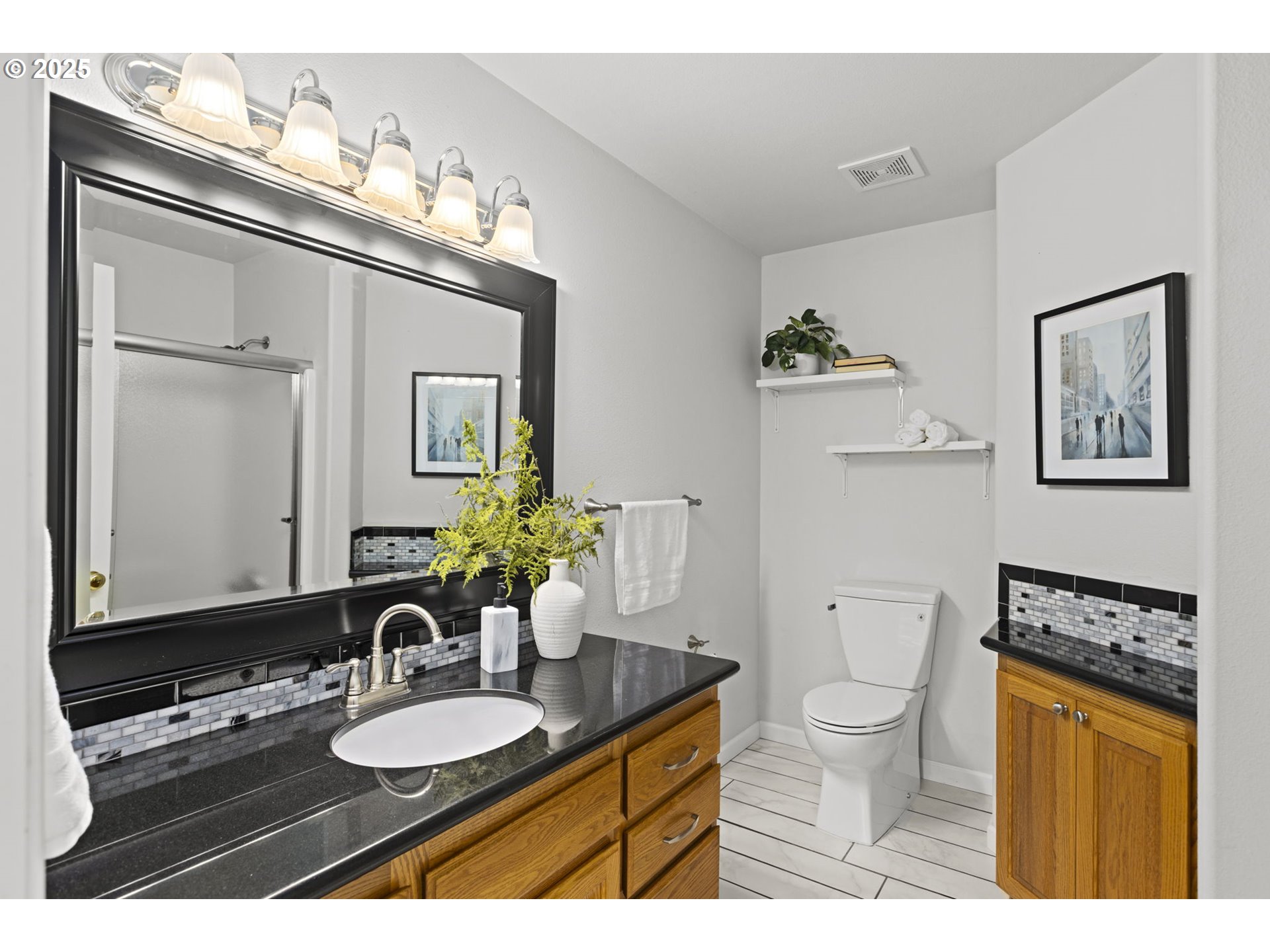 22271 NE LACHENVIEW LN