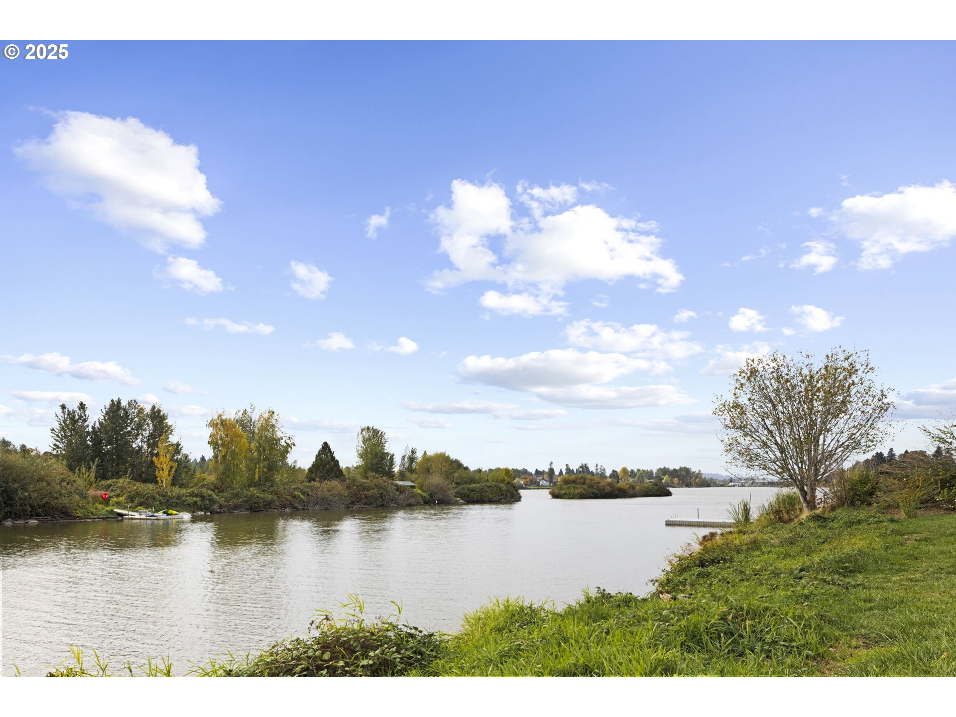 22271 NE LACHENVIEW LN