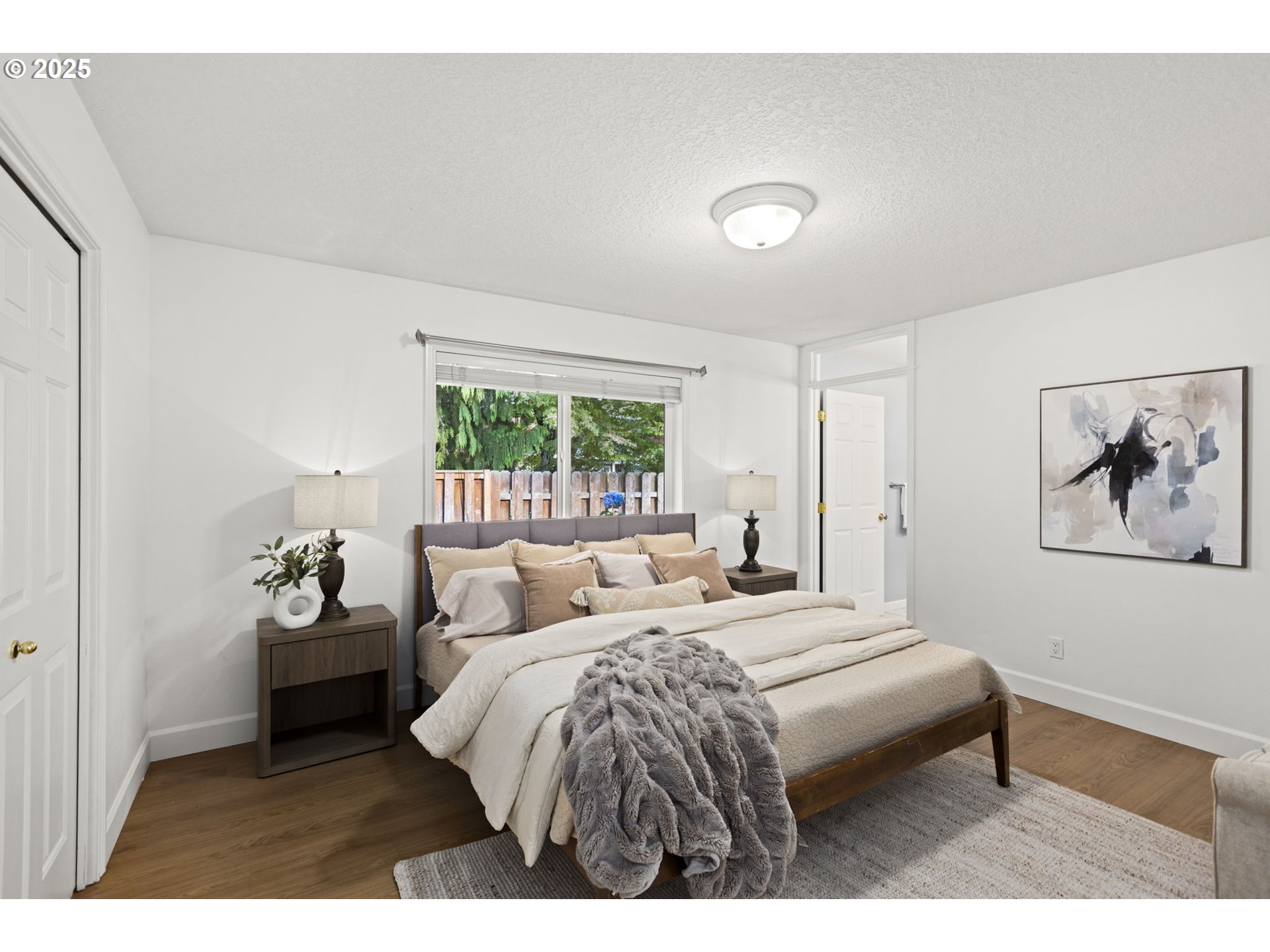 22271 NE LACHENVIEW LN