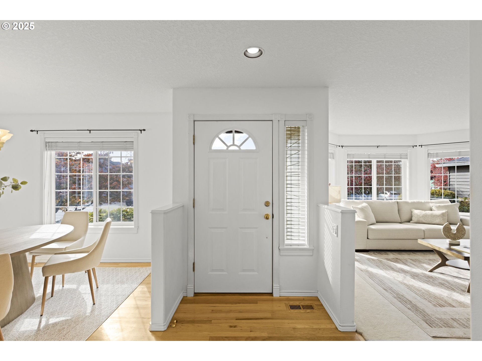 22271 NE LACHENVIEW LN