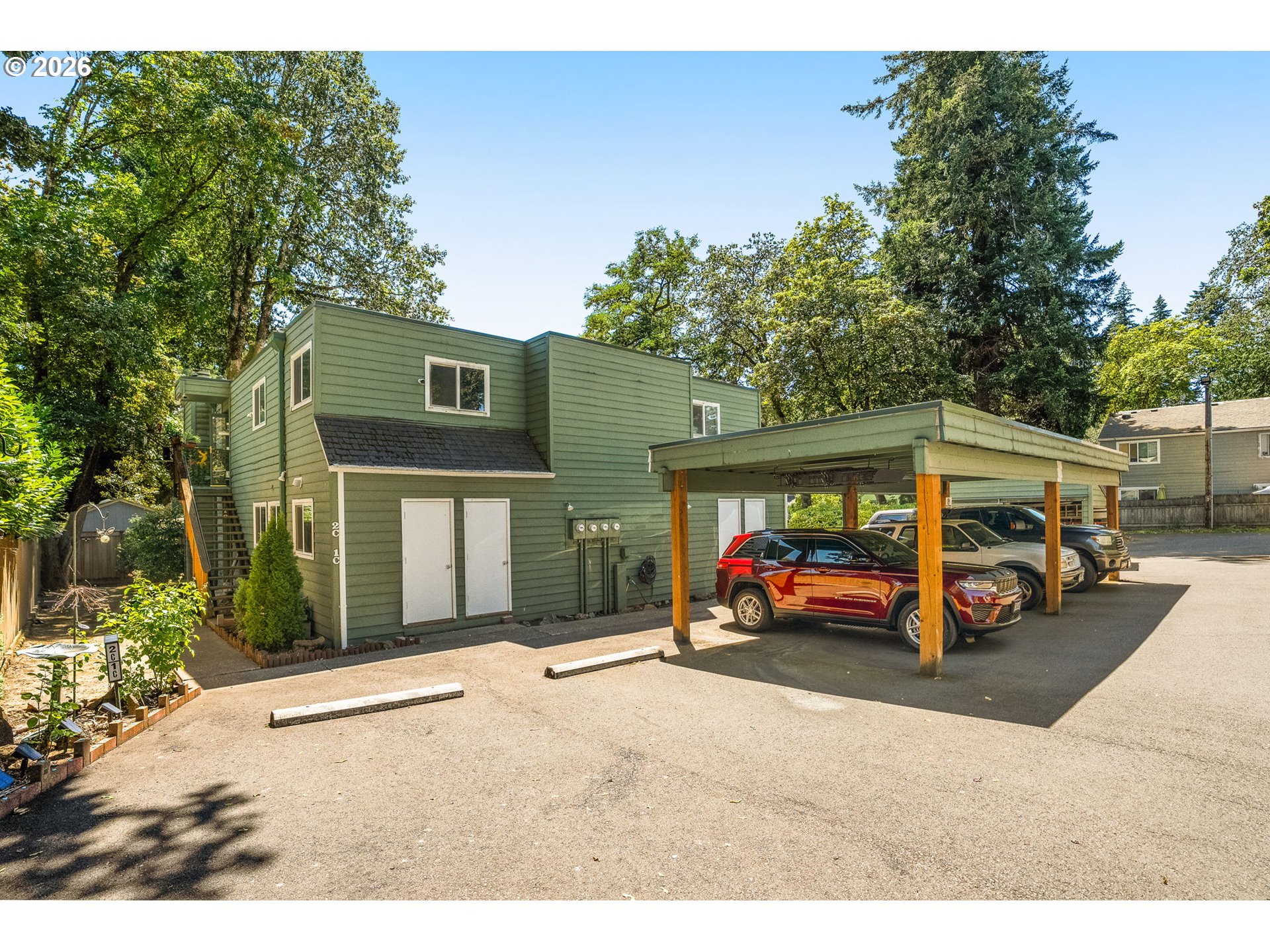 3930 LAKE GROVE AVE C1