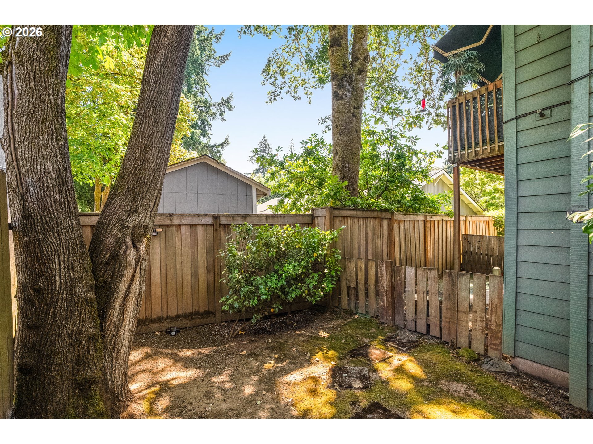 3930 LAKE GROVE AVE C1