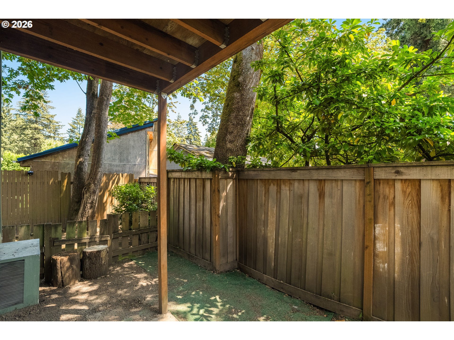 3930 LAKE GROVE AVE C1