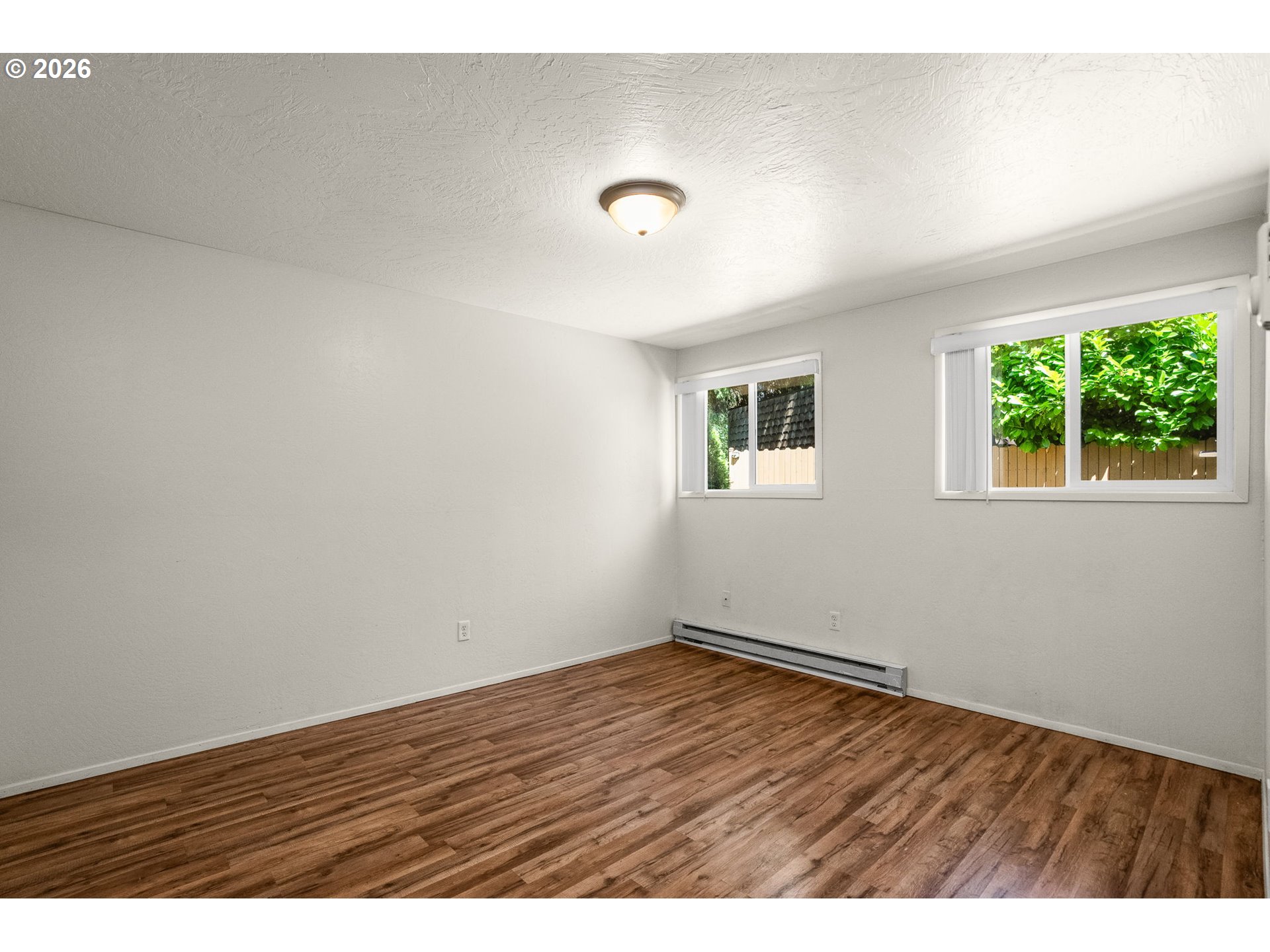 3930 LAKE GROVE AVE C1