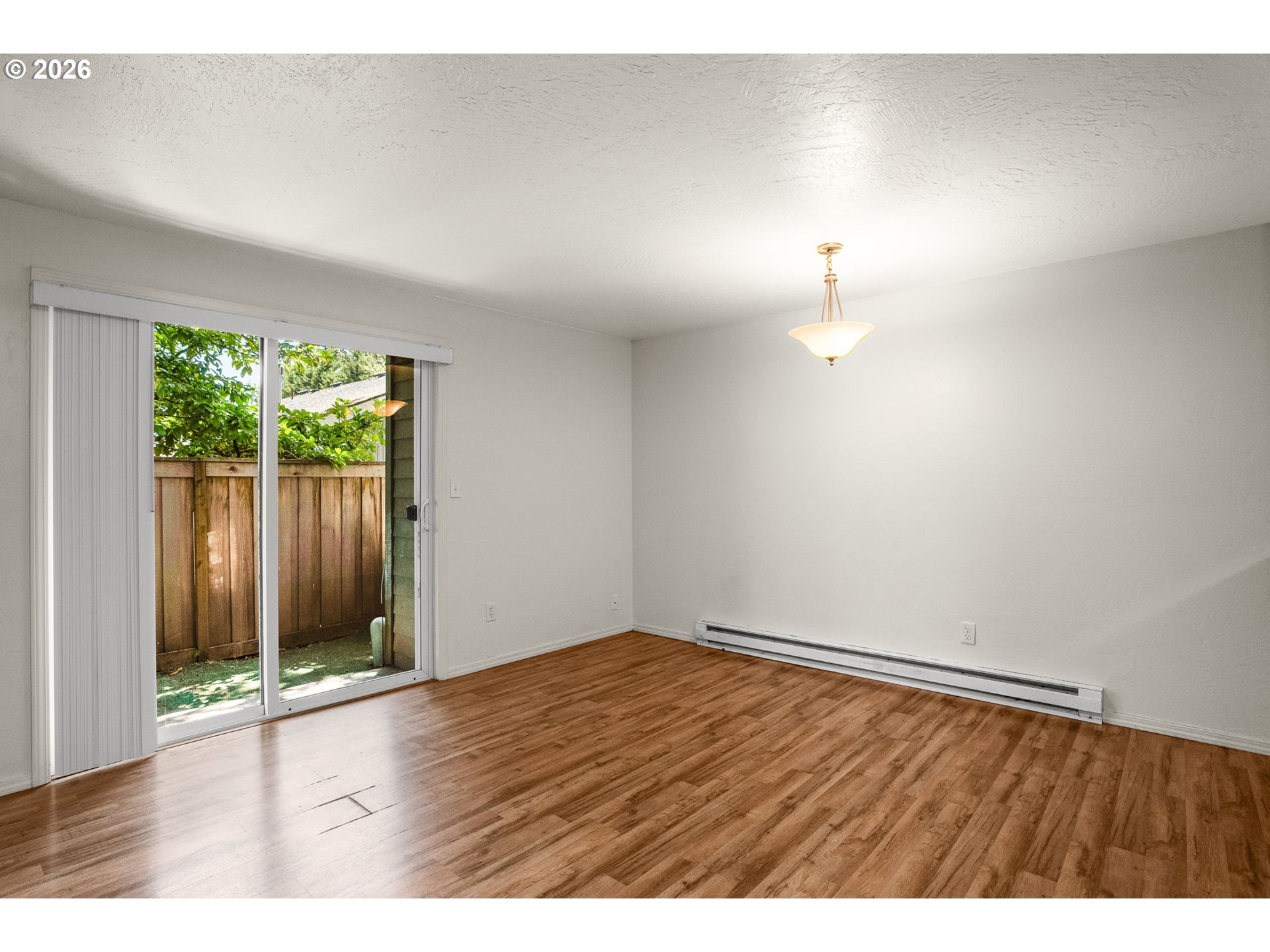 3930 LAKE GROVE AVE C1