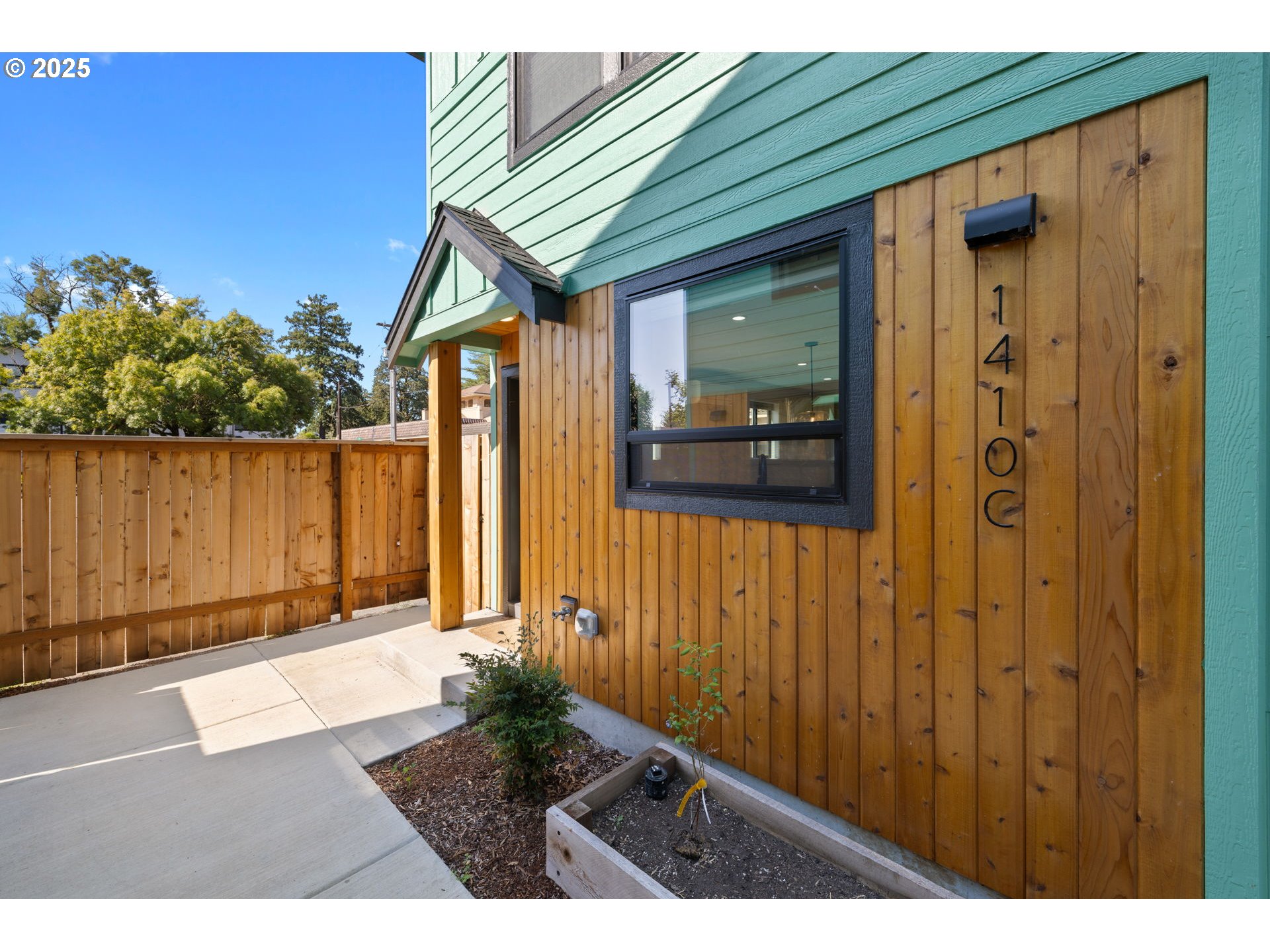 1410 SE CLAYBOURNE ST C