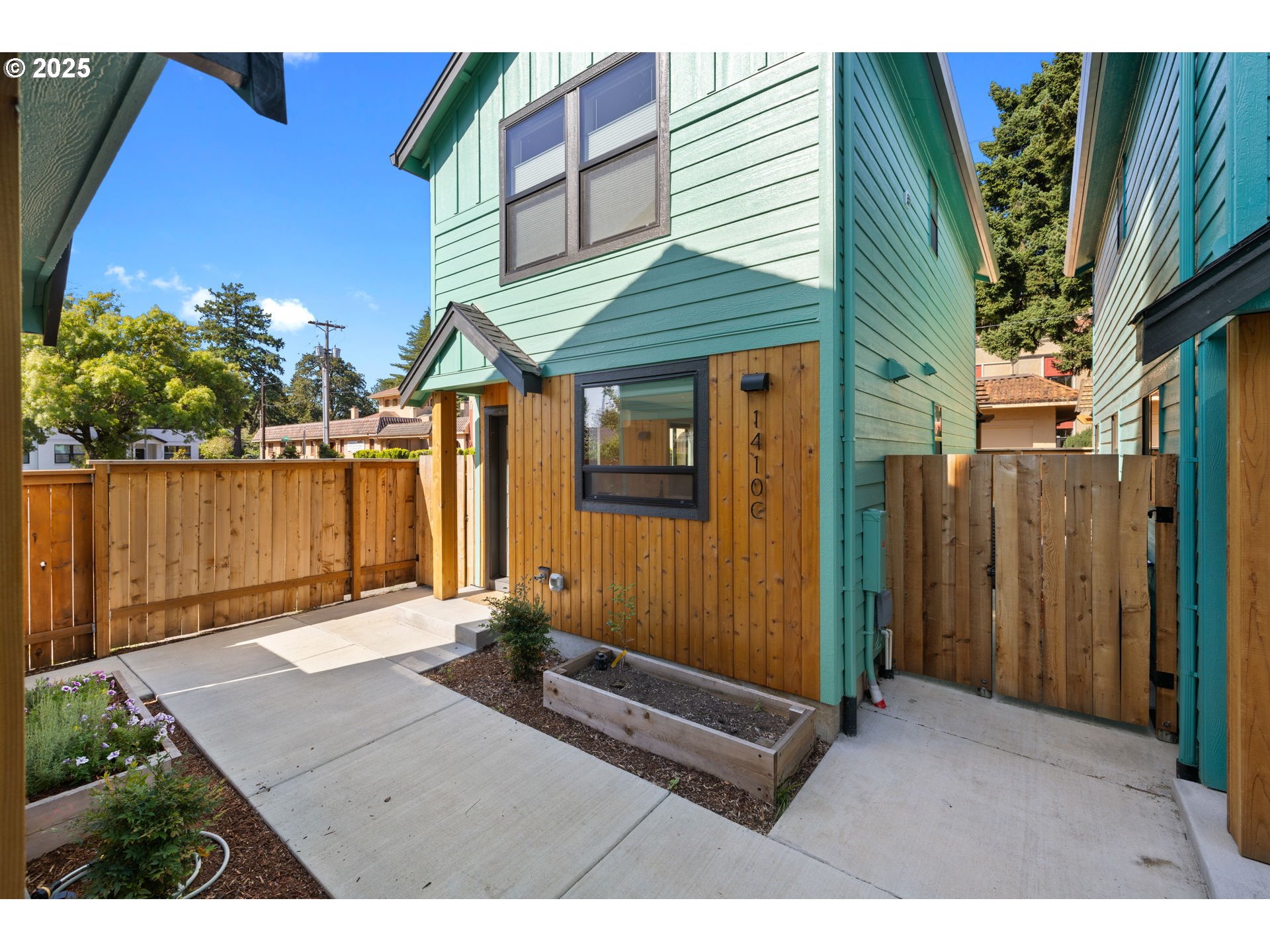 1410 SE CLAYBOURNE ST C