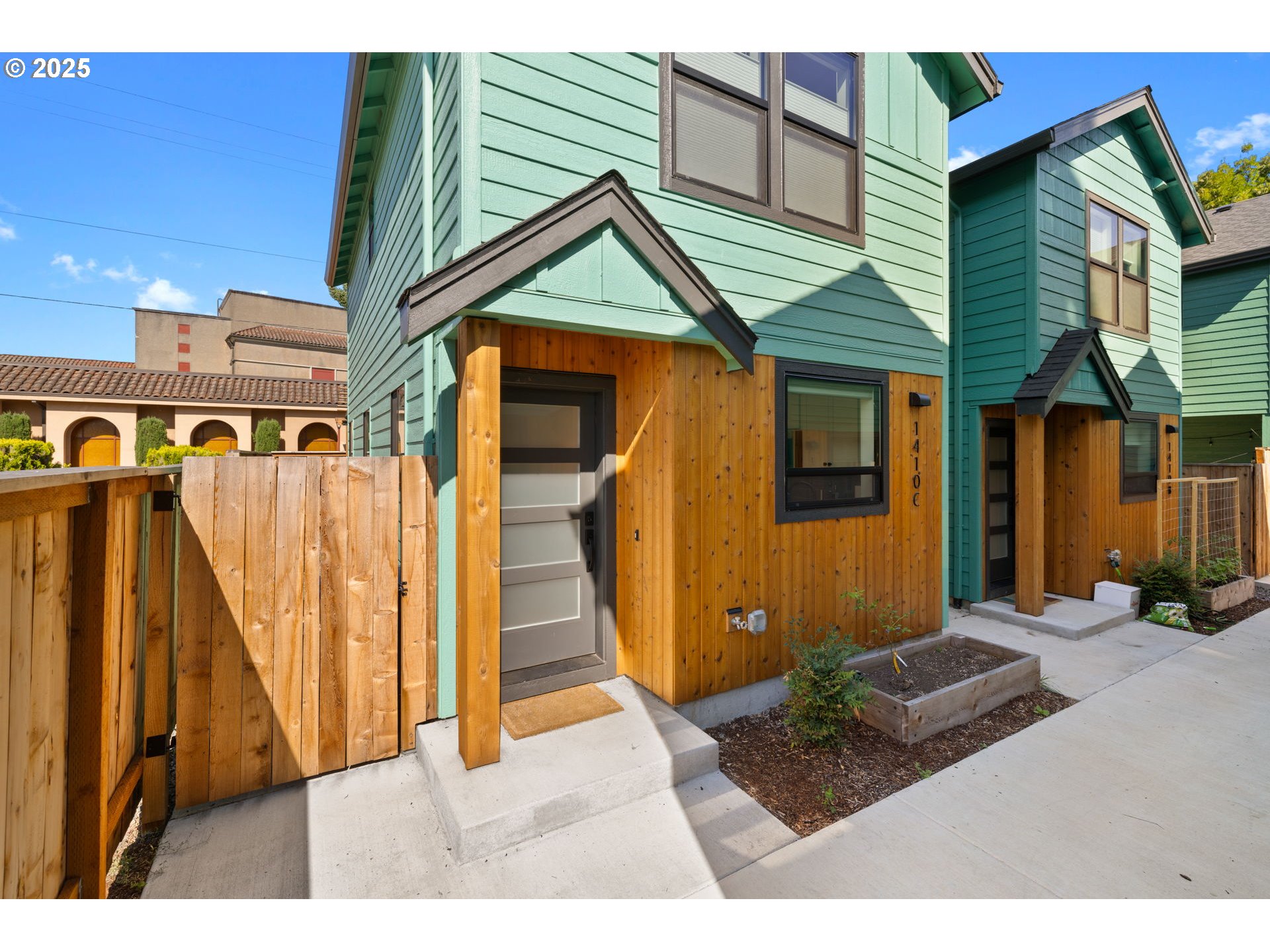 1410 SE CLAYBOURNE ST C