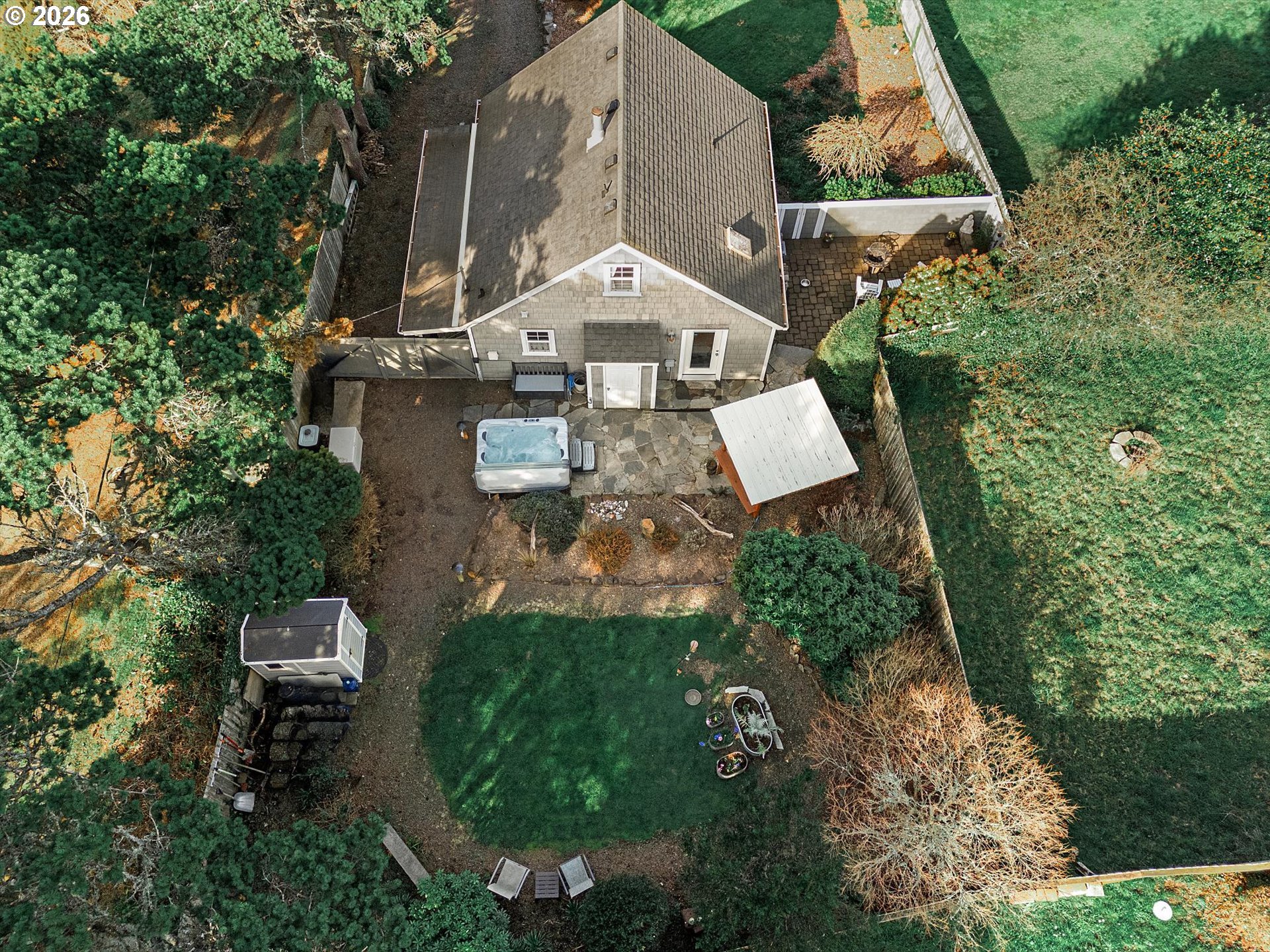 806 NE MAST AVE
