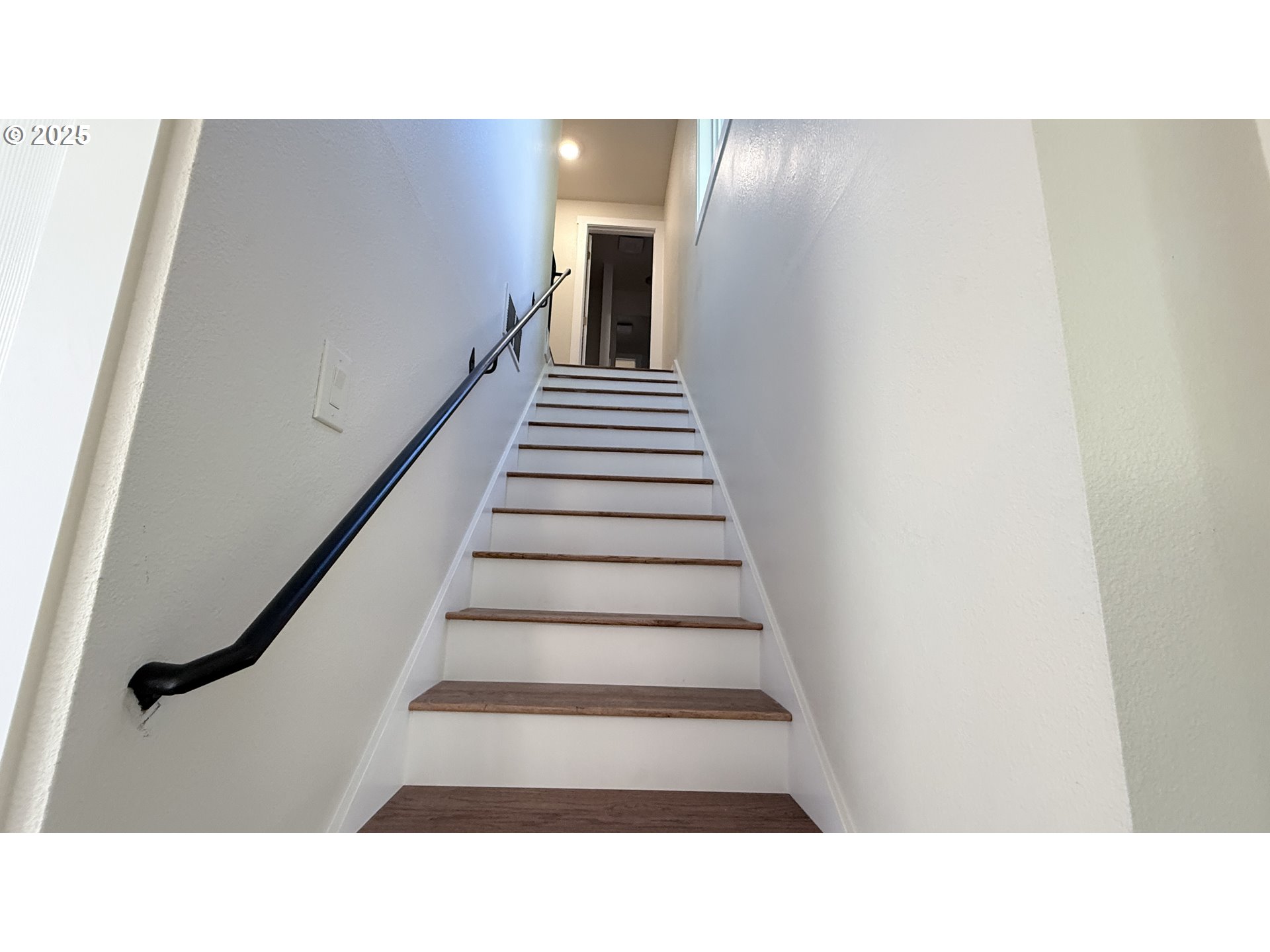 65 SW PLEASANT VIEW AVE