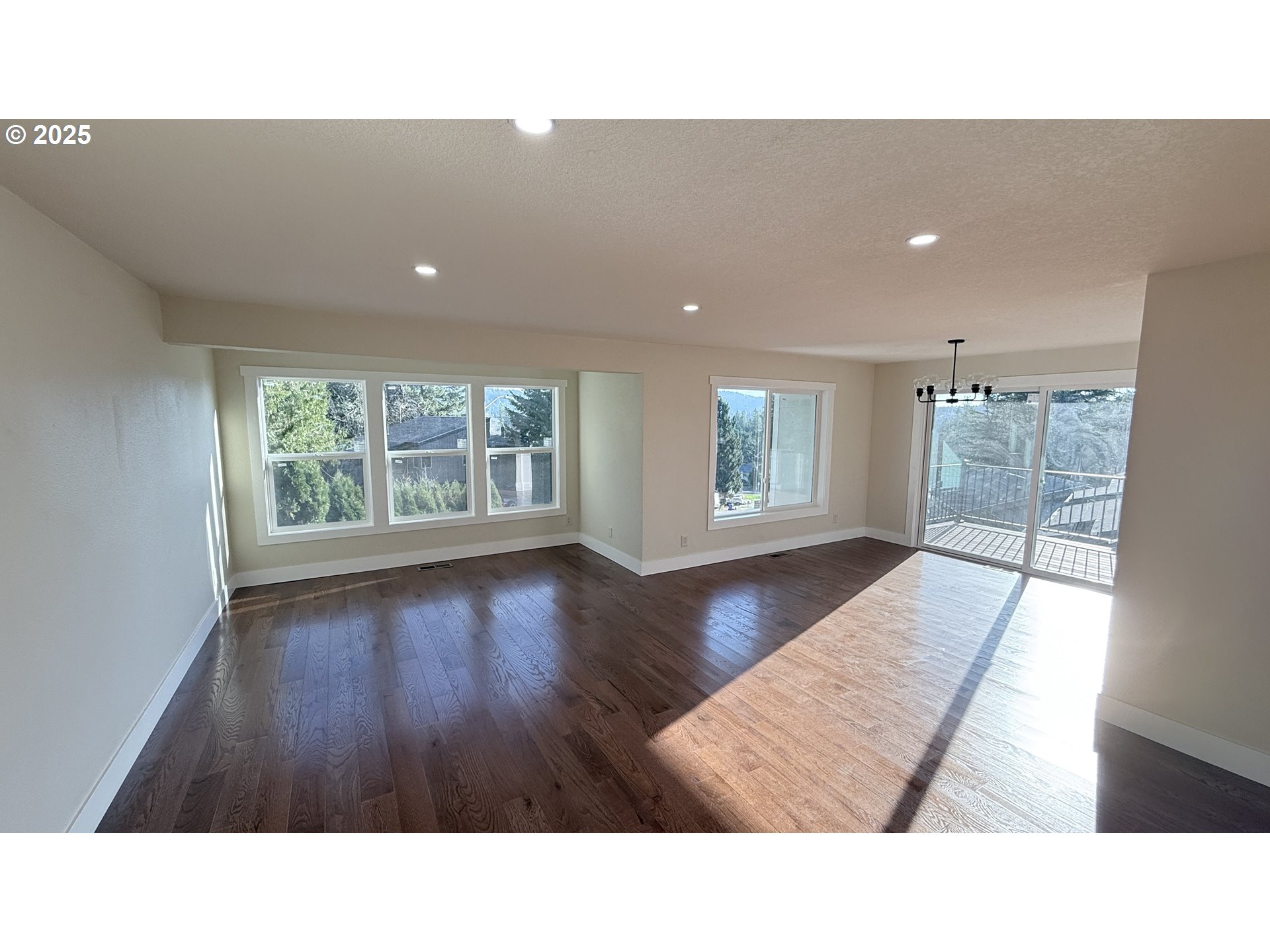 65 SW PLEASANT VIEW AVE