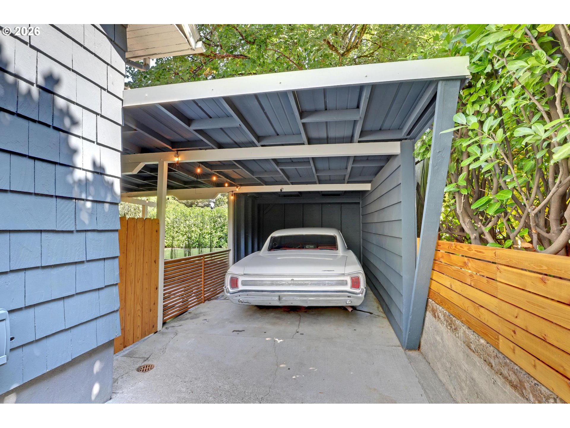 1106 NE 33RD AVE