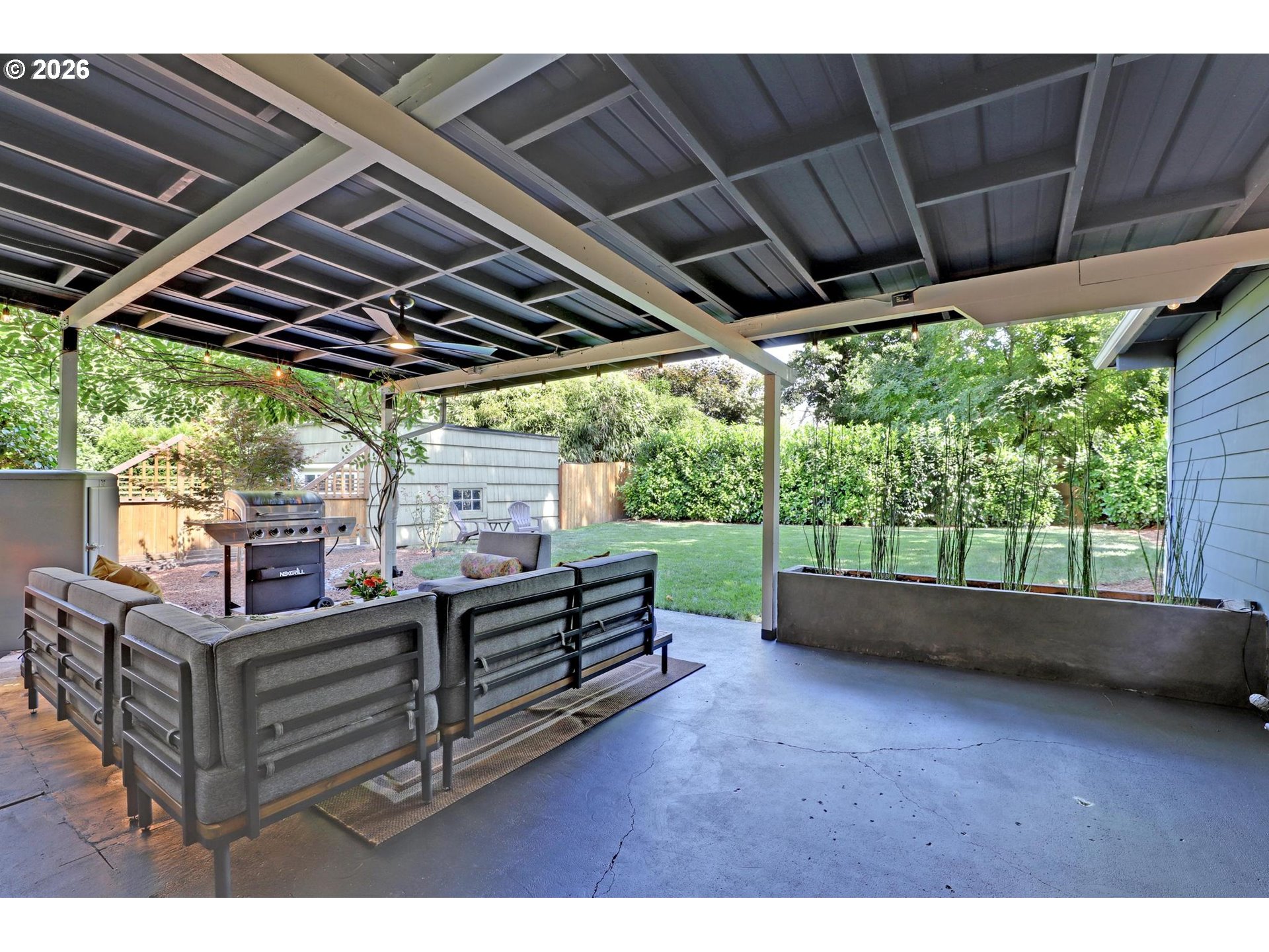 1106 NE 33RD AVE