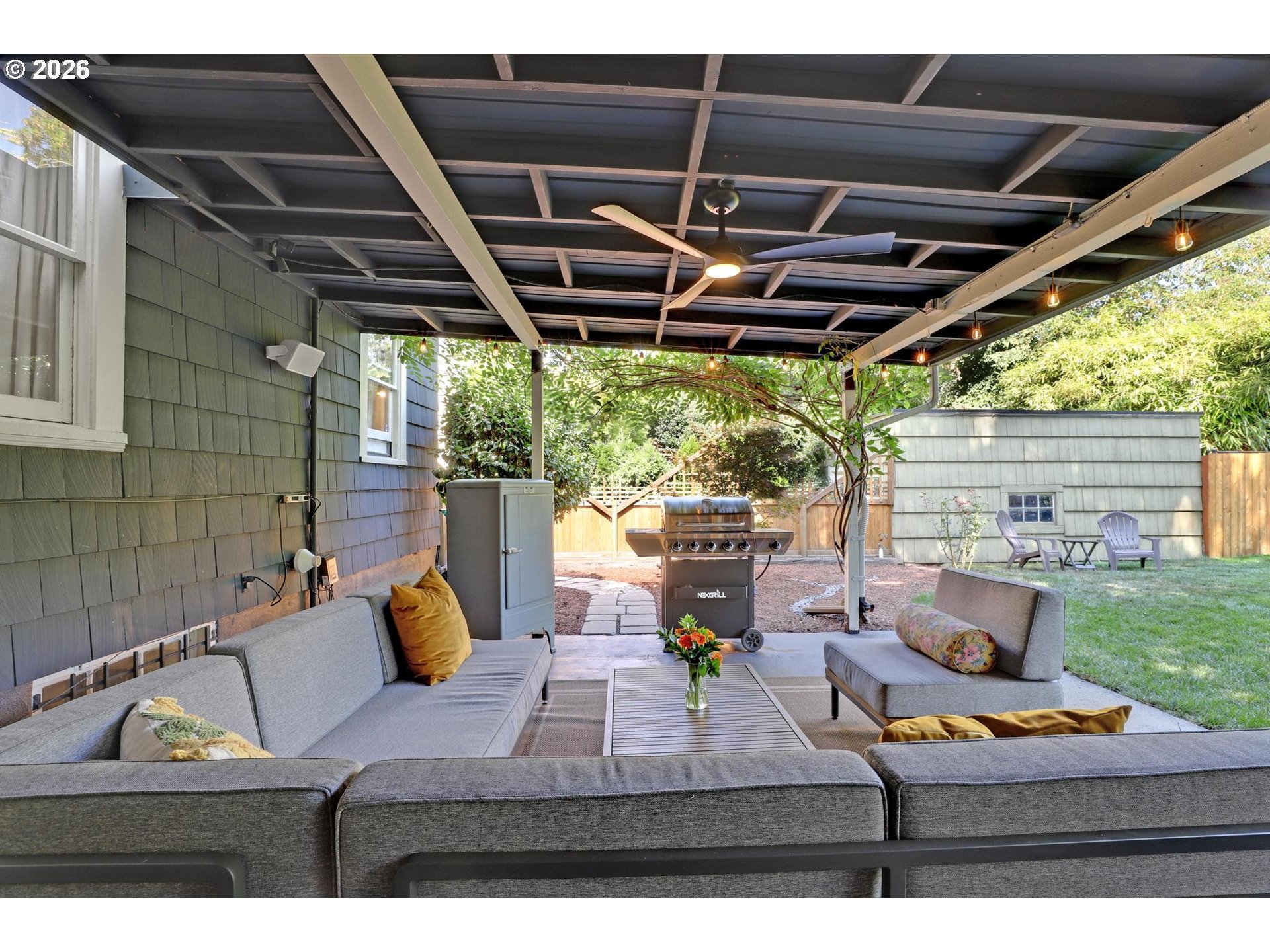 1106 NE 33RD AVE
