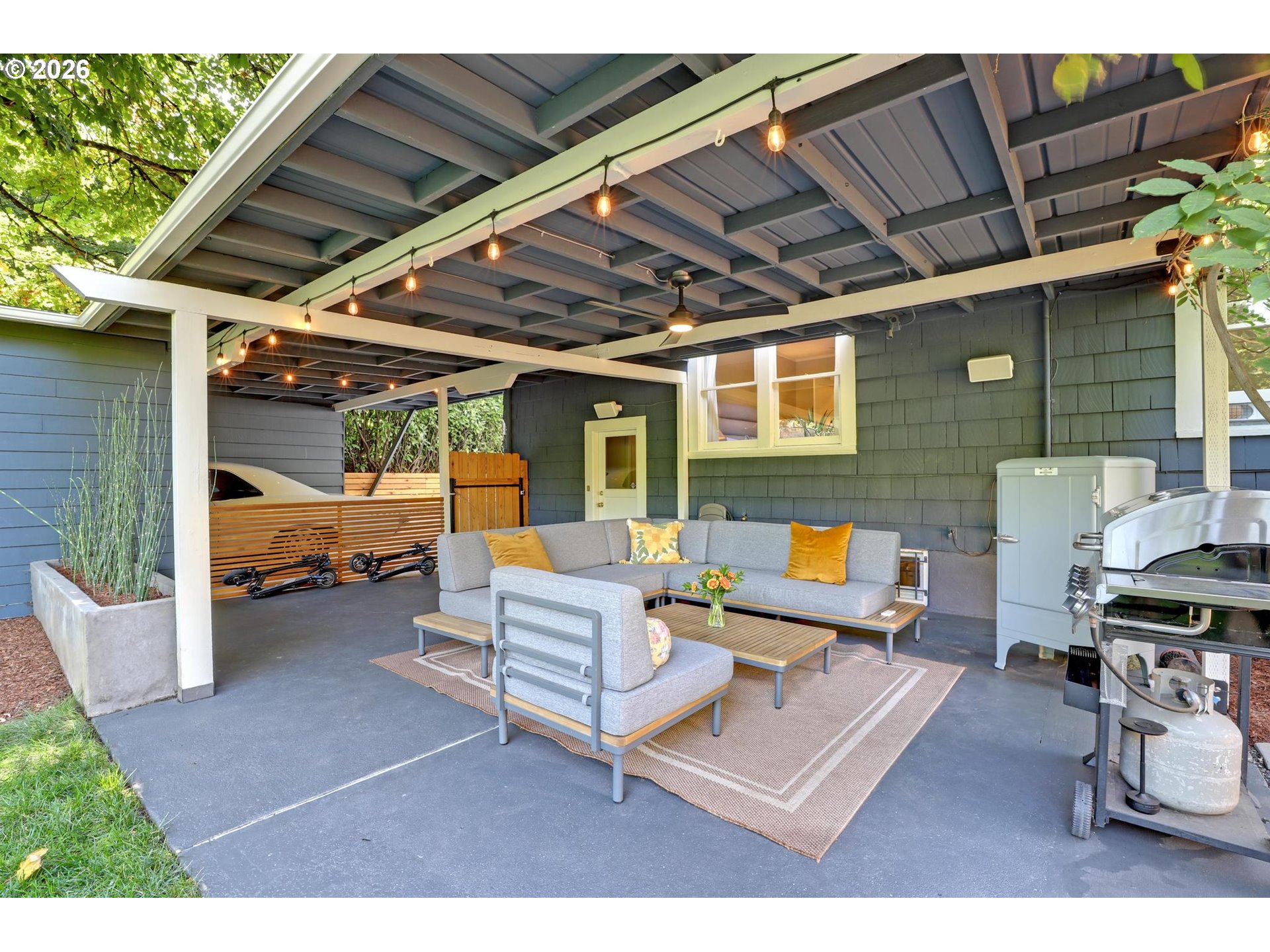 1106 NE 33RD AVE