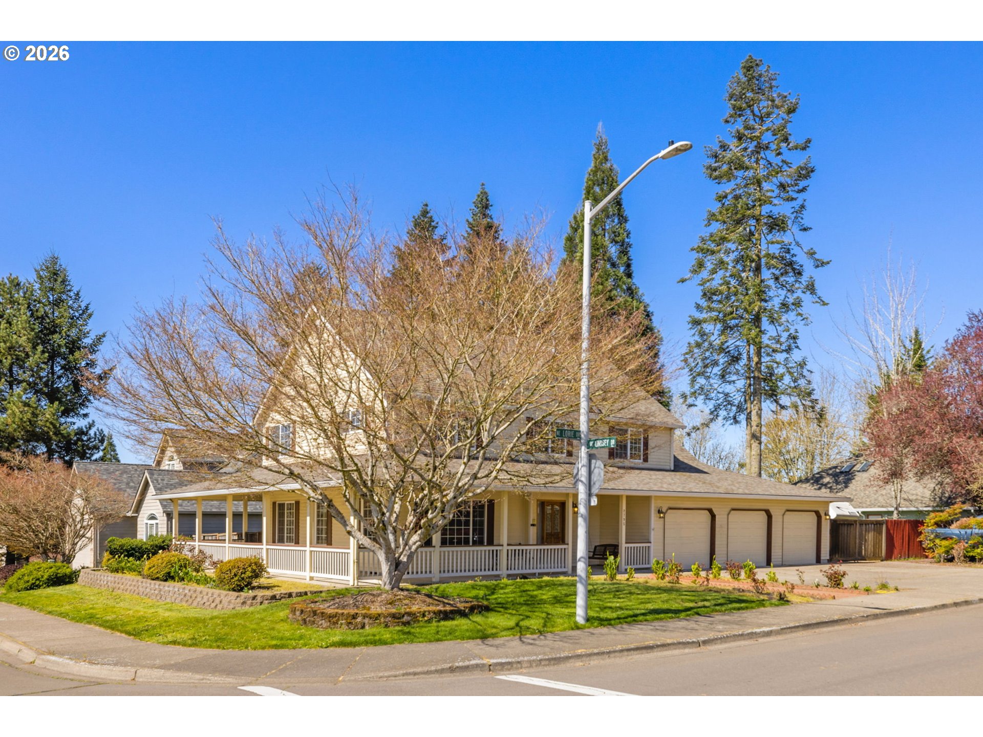2795 NE LORIE DR