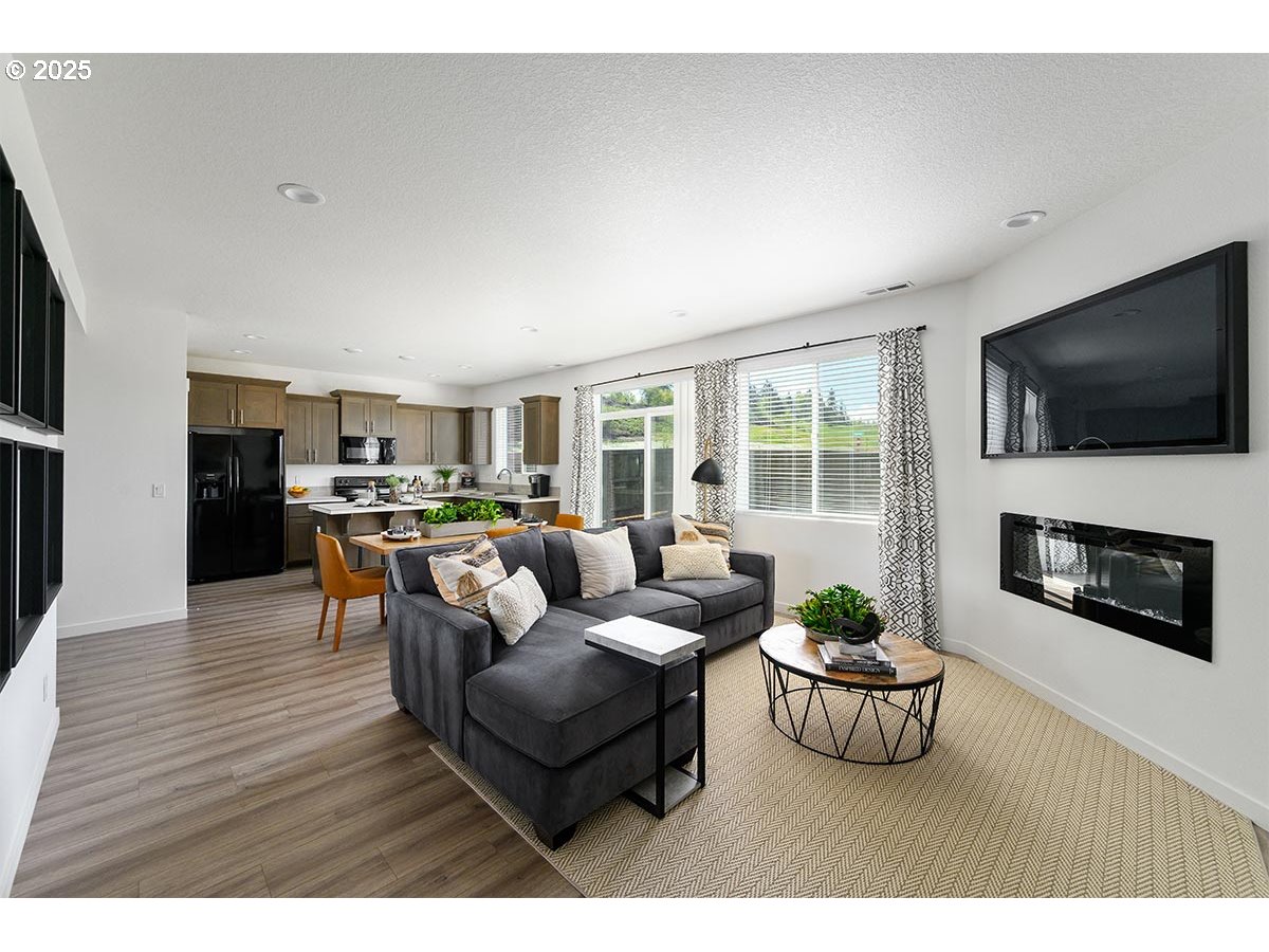 1016 NE ALDERWOOD DR