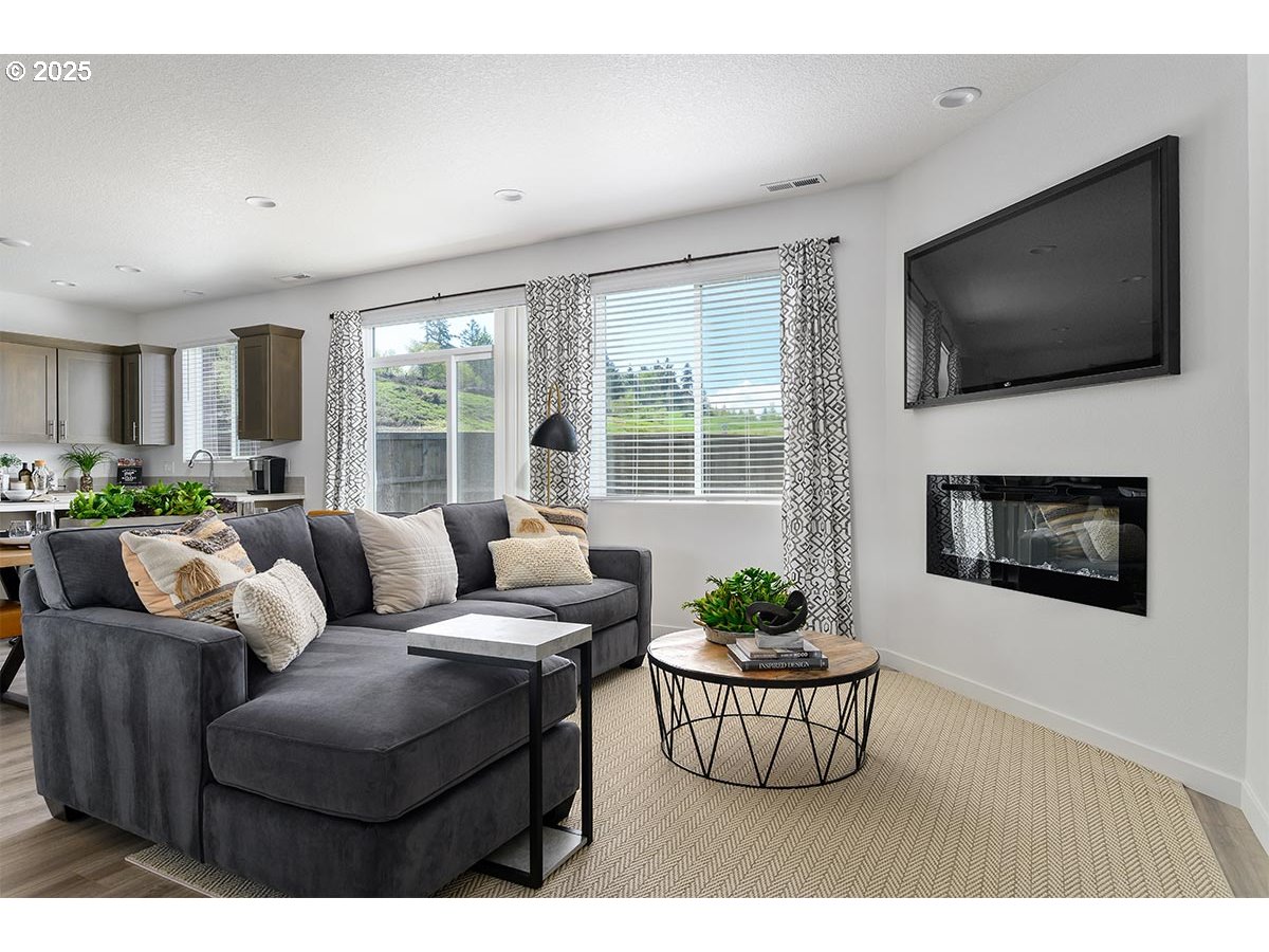 1016 NE ALDERWOOD DR