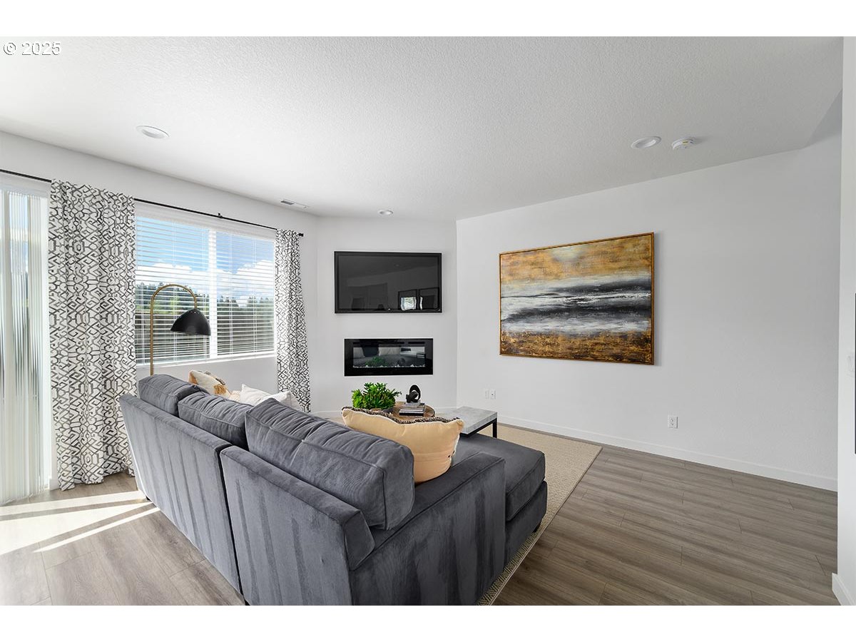 1016 NE ALDERWOOD DR