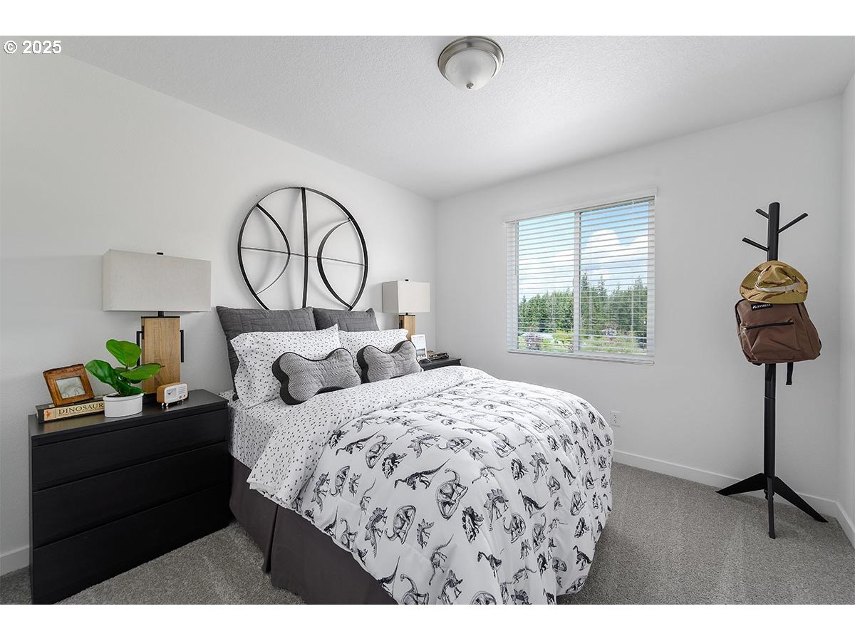 1016 NE ALDERWOOD DR