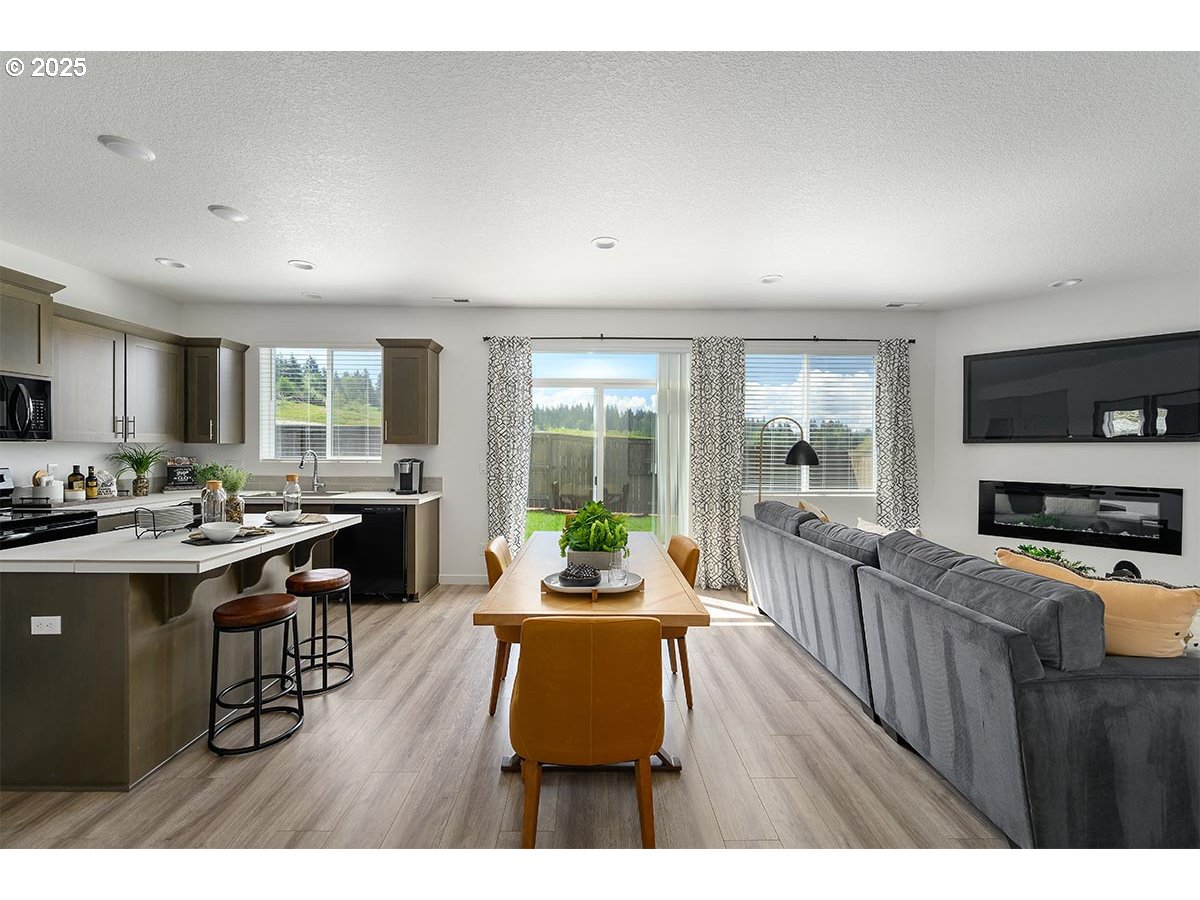 1016 NE ALDERWOOD DR