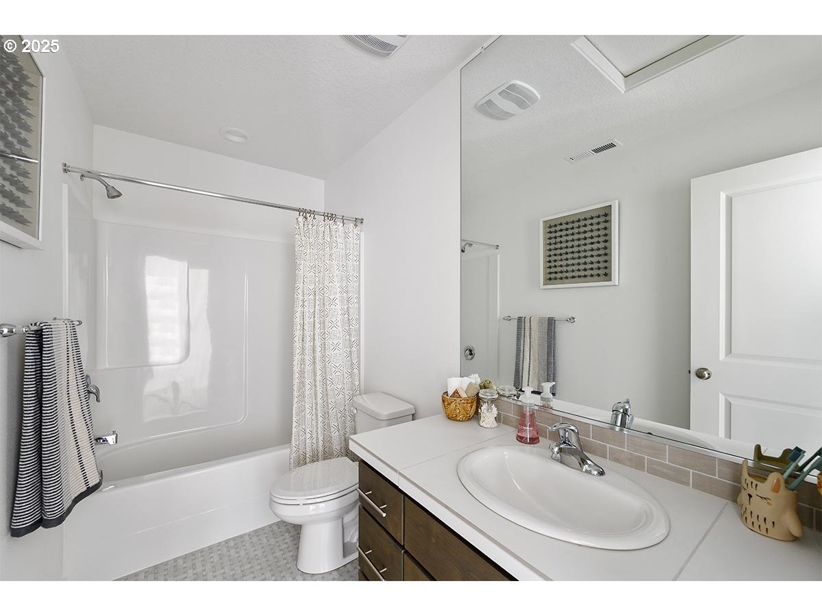 1016 NE ALDERWOOD DR