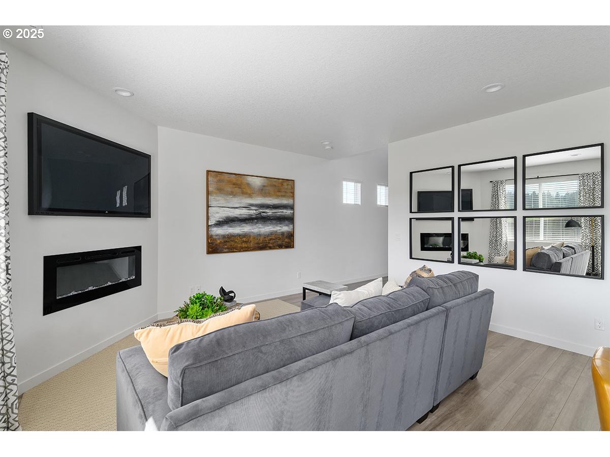 1016 NE ALDERWOOD DR