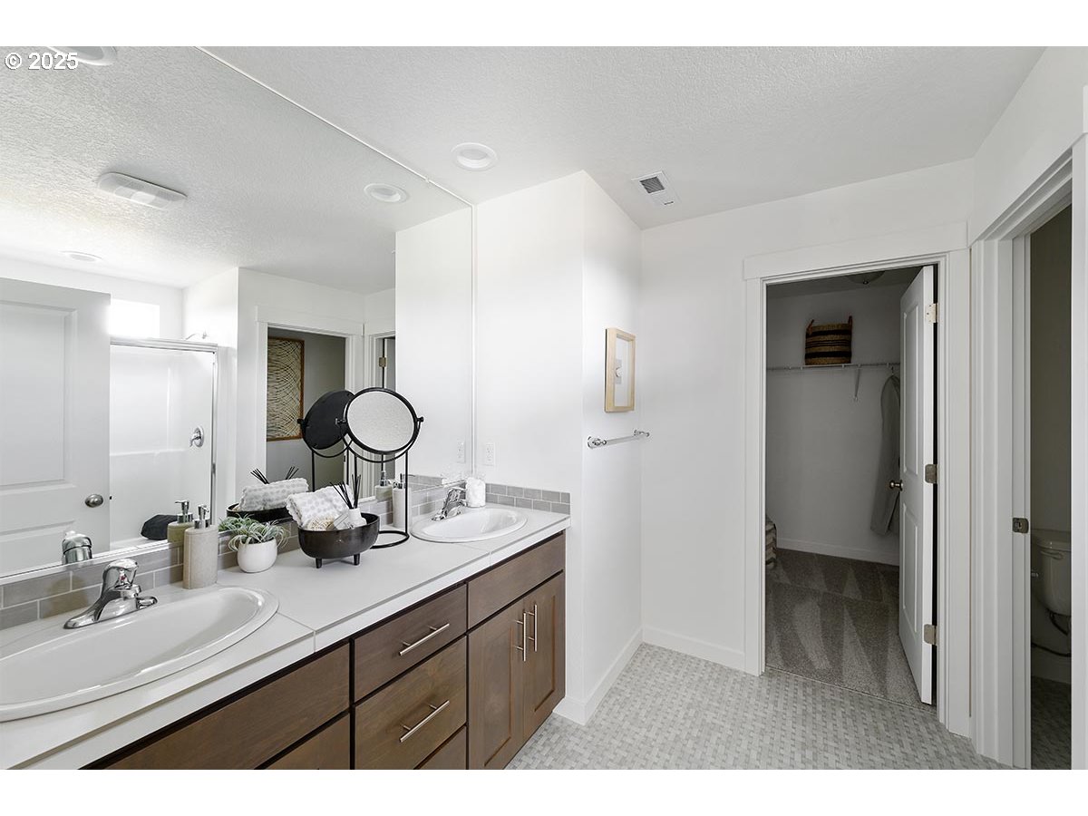 1016 NE ALDERWOOD DR