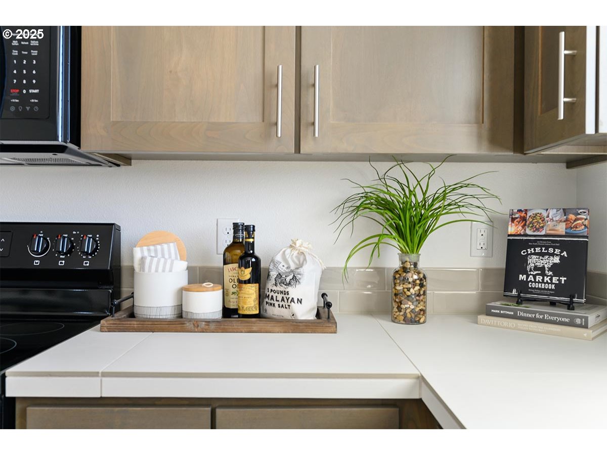 1016 NE ALDERWOOD DR