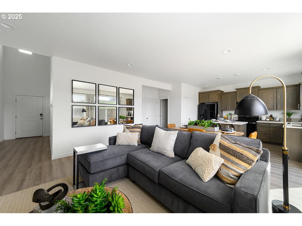 1016 NE ALDERWOOD DR