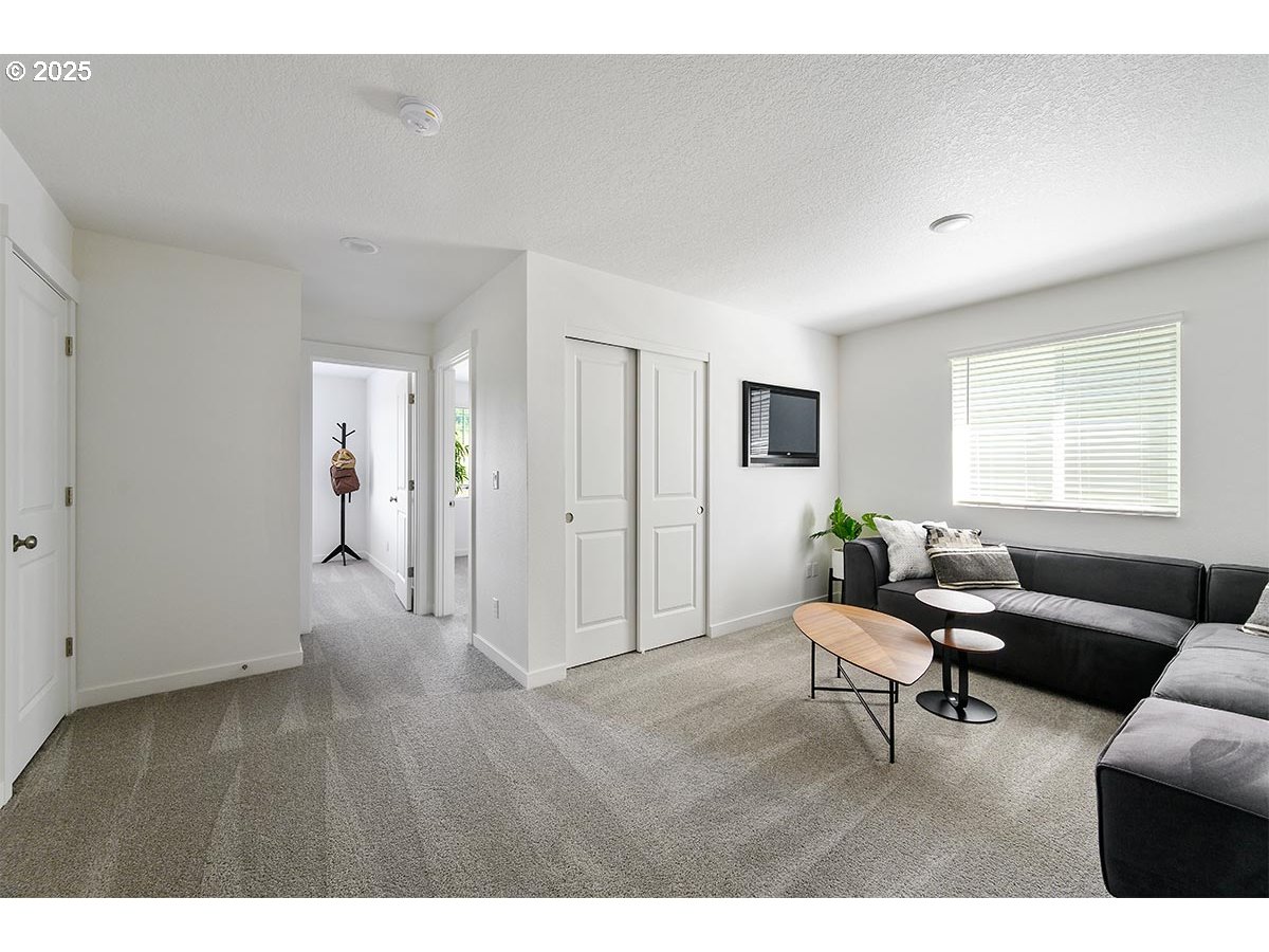 1016 NE ALDERWOOD DR