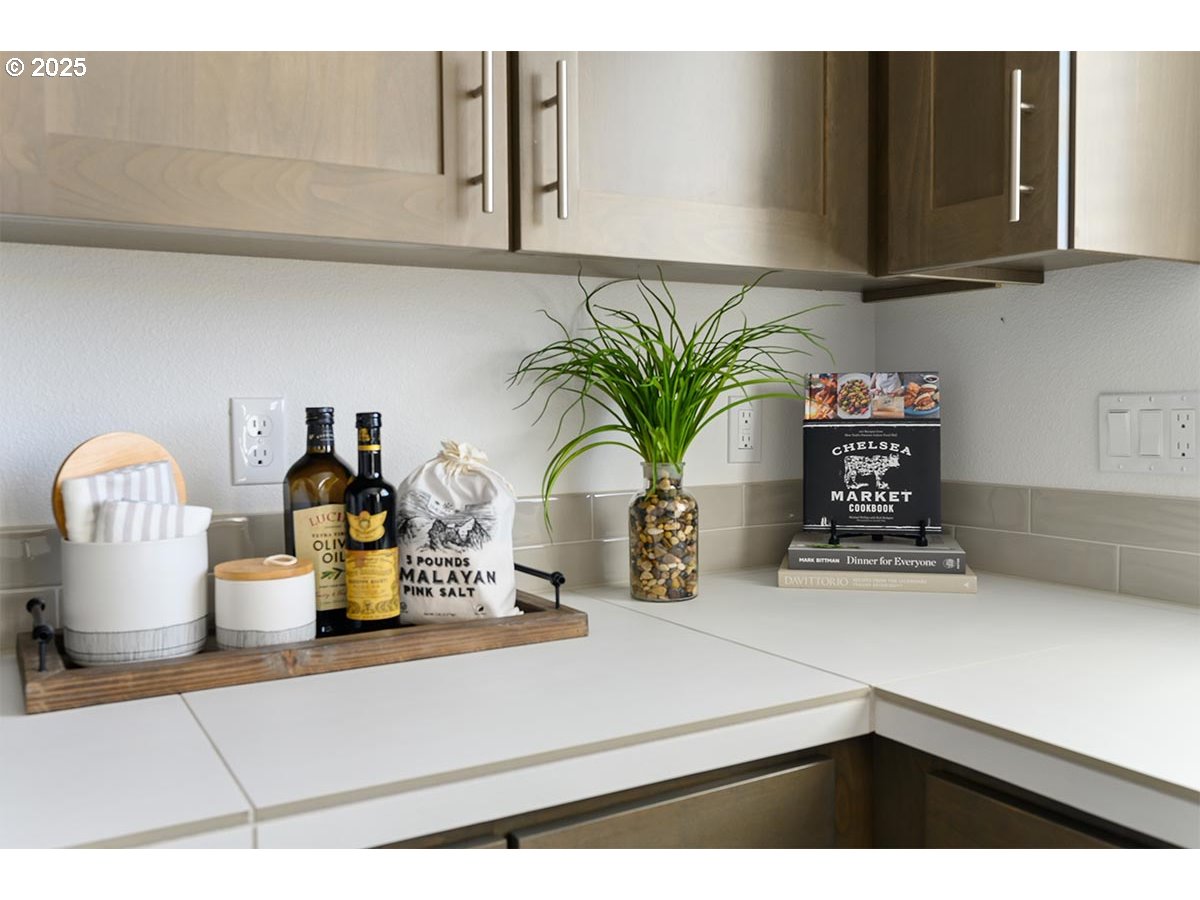 1016 NE ALDERWOOD DR