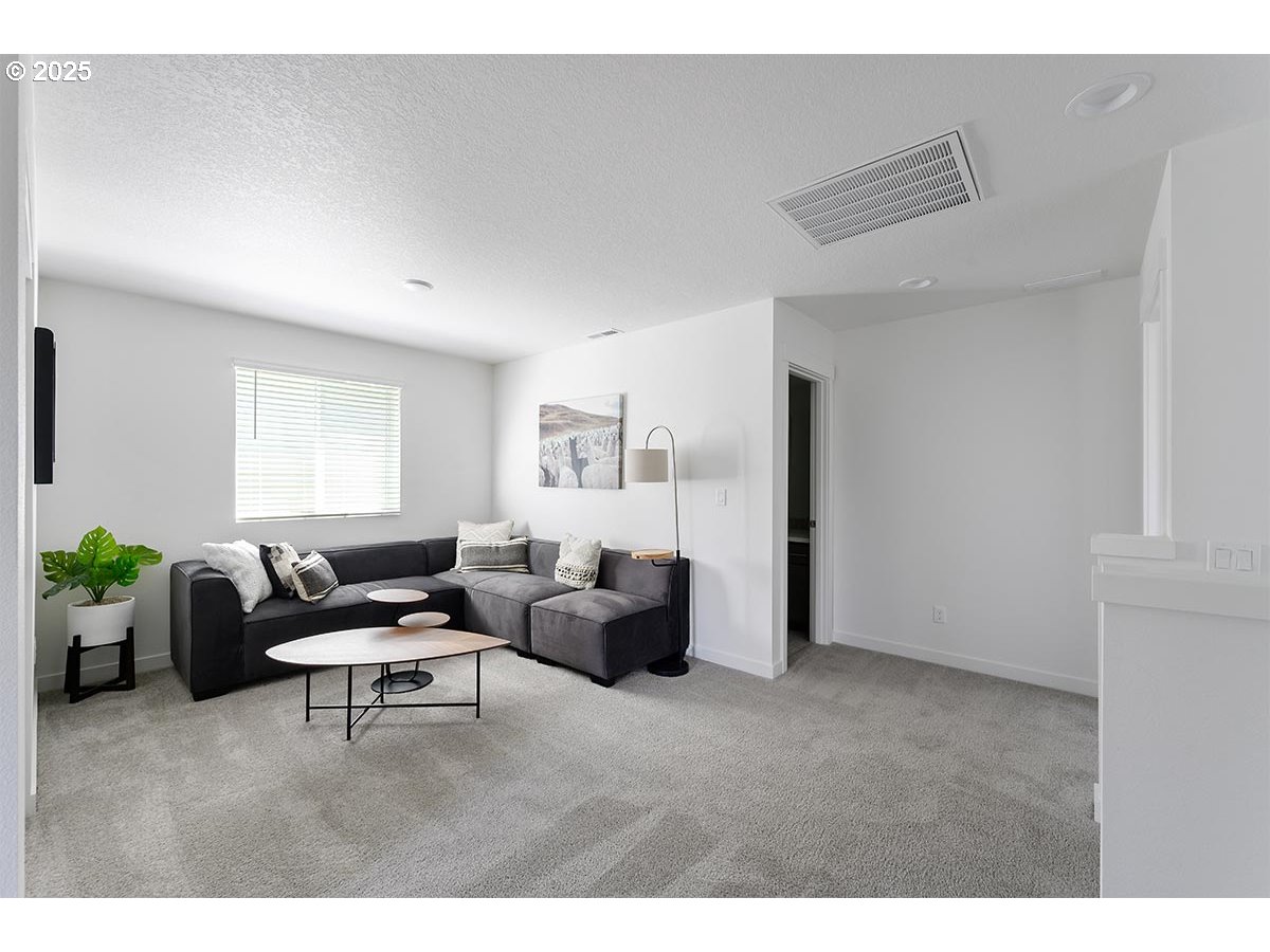 1016 NE ALDERWOOD DR