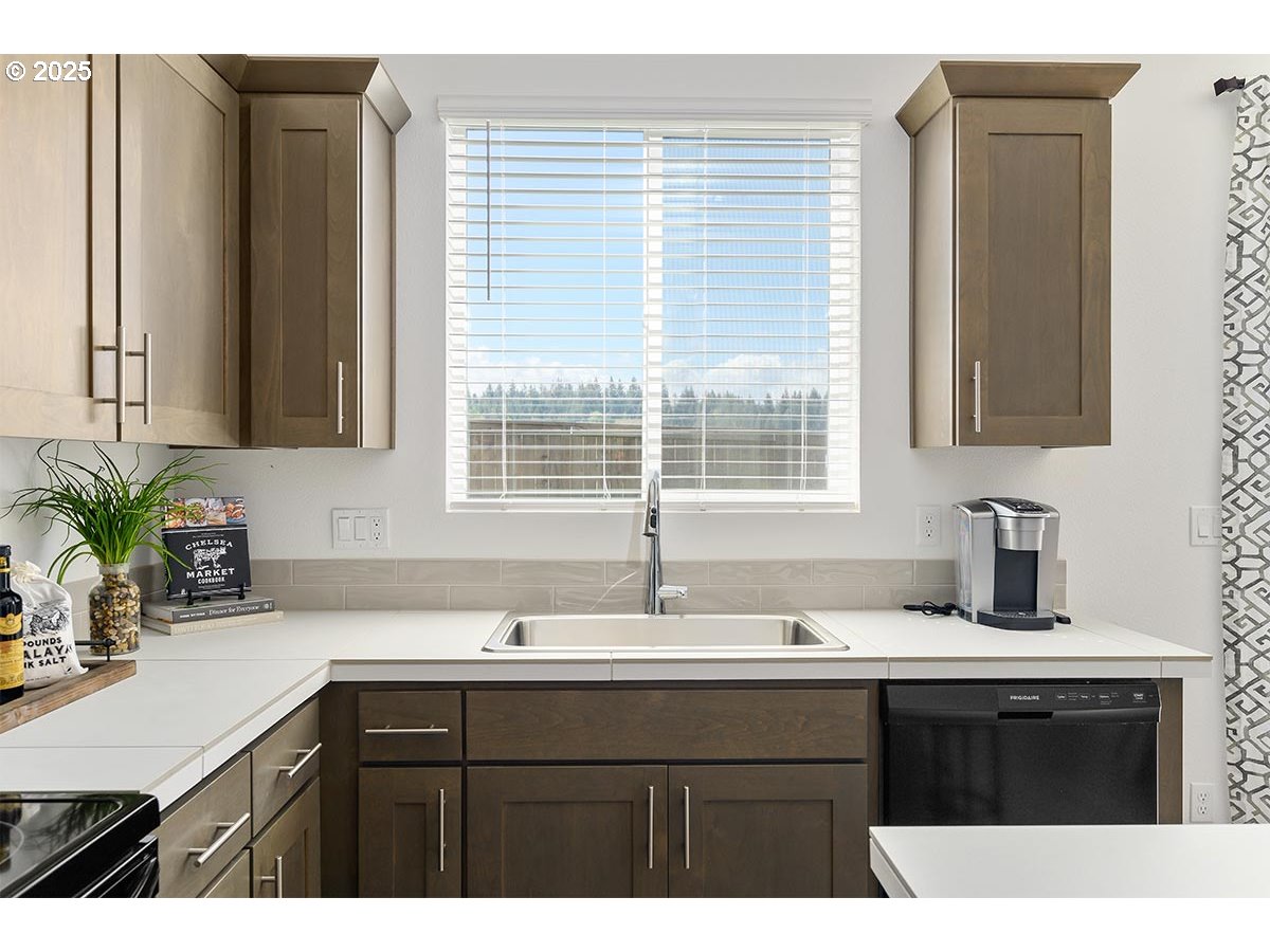 1016 NE ALDERWOOD DR