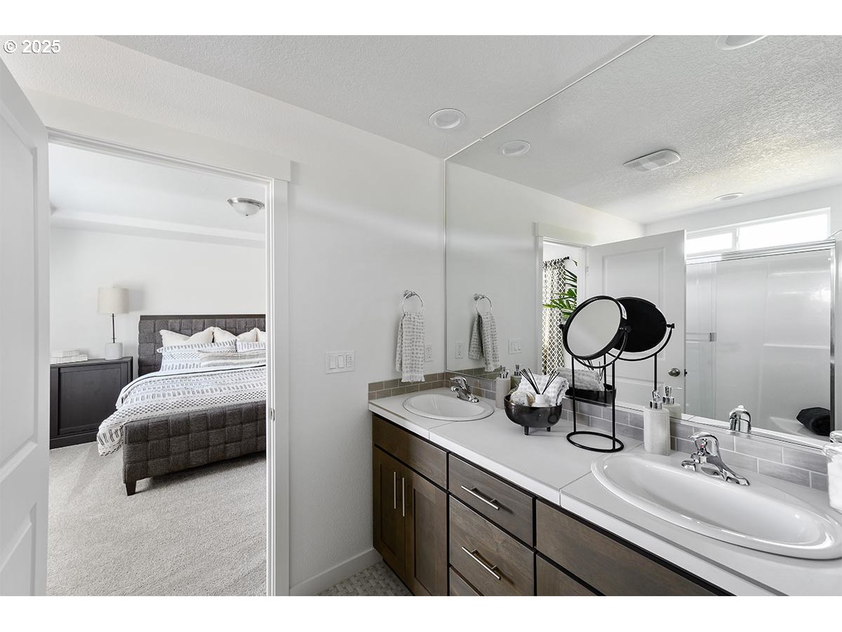 1016 NE ALDERWOOD DR