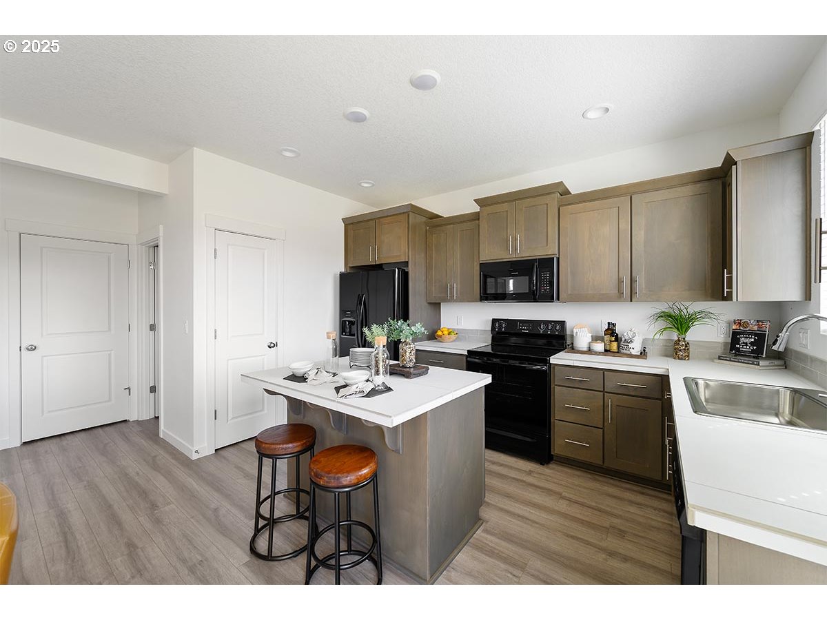 1016 NE ALDERWOOD DR