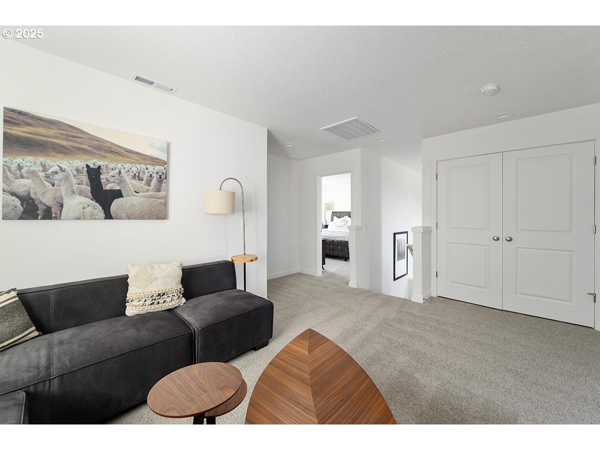 1016 NE ALDERWOOD DR