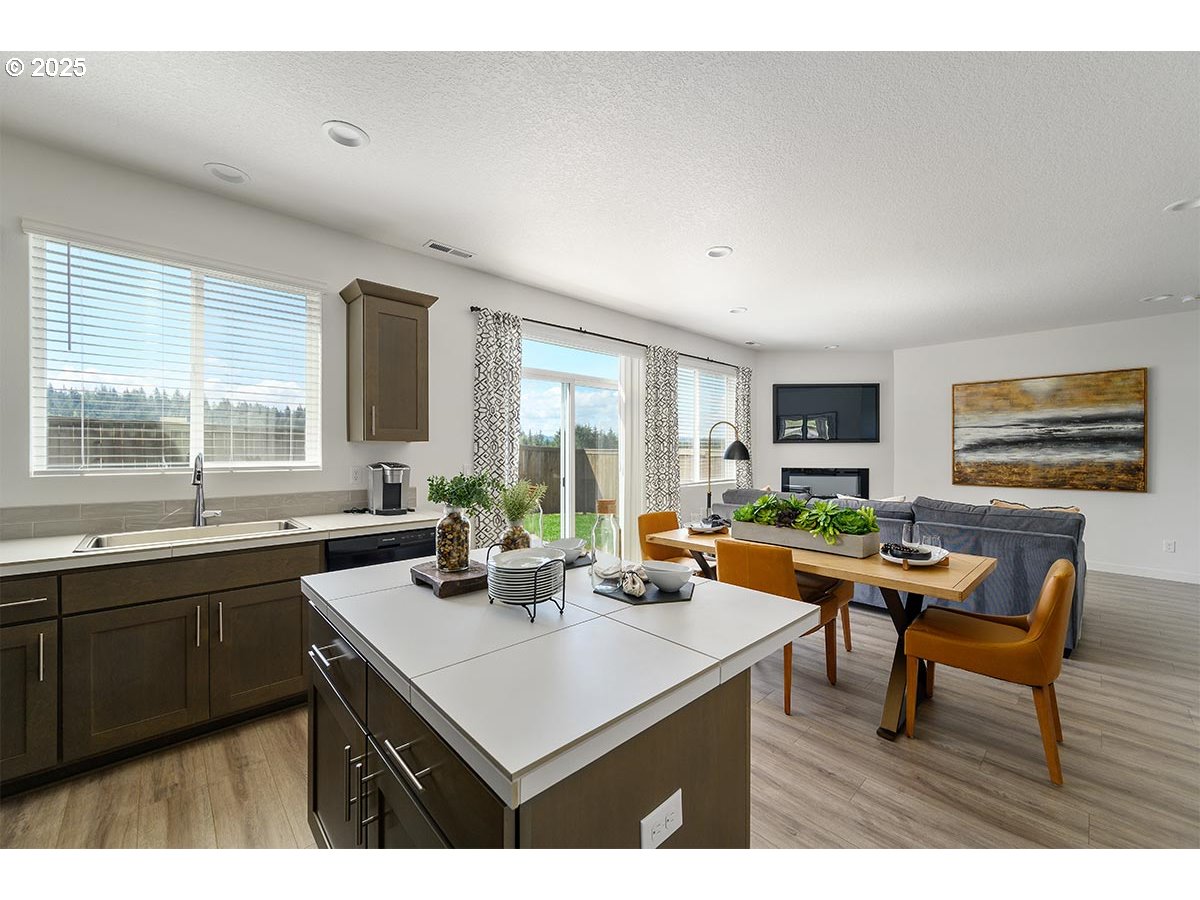 1016 NE ALDERWOOD DR