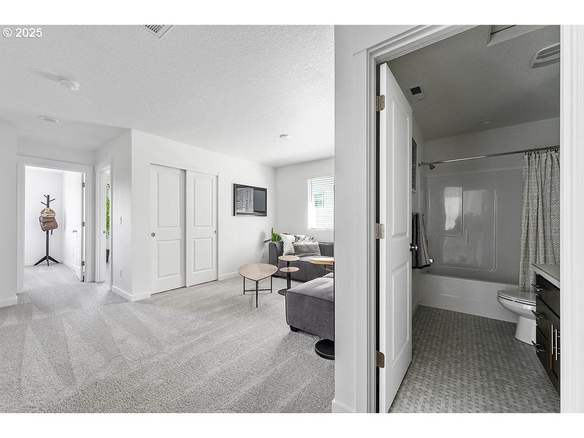 1016 NE ALDERWOOD DR