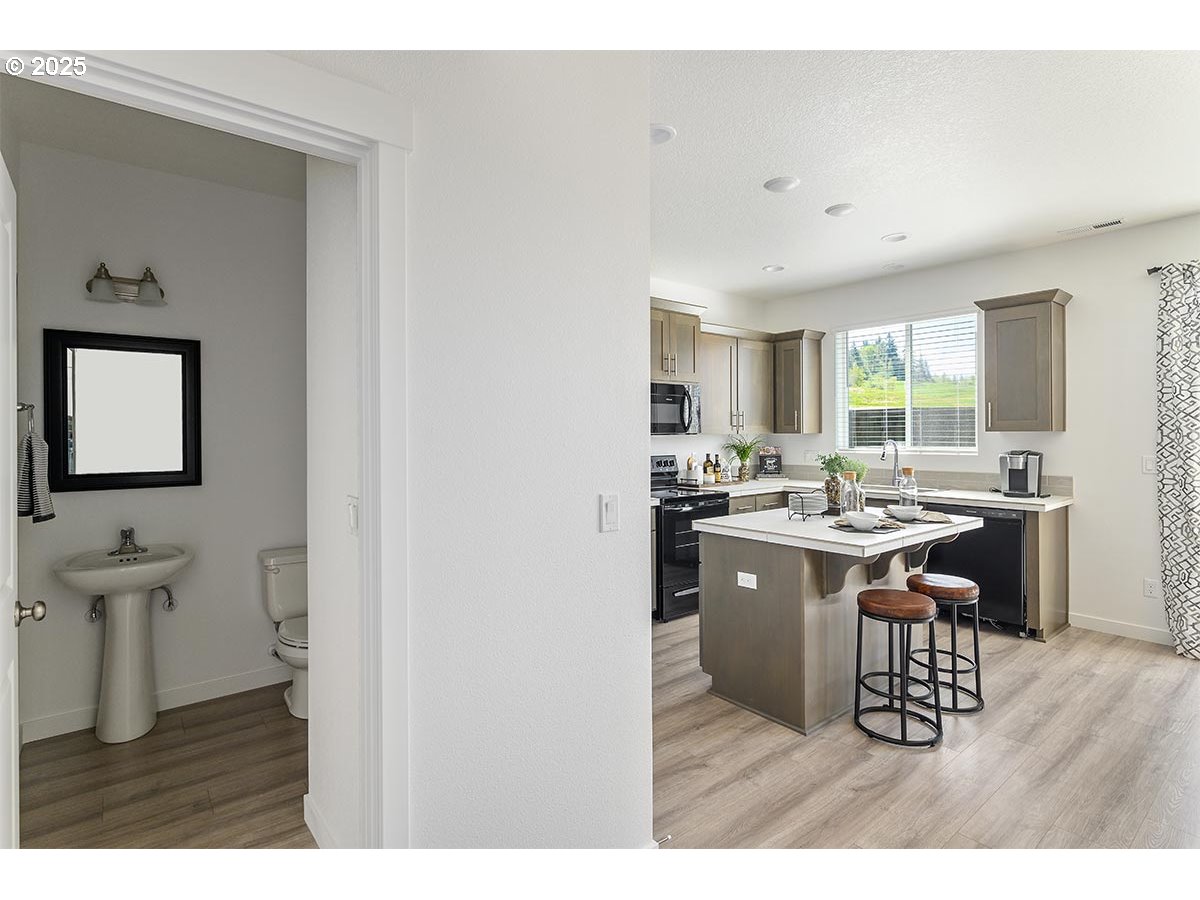 1016 NE ALDERWOOD DR