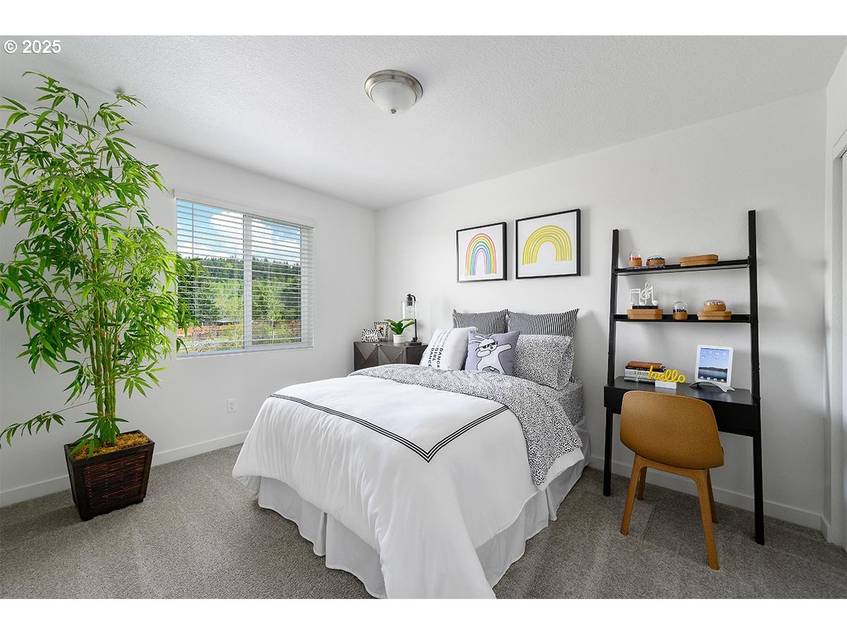 1016 NE ALDERWOOD DR