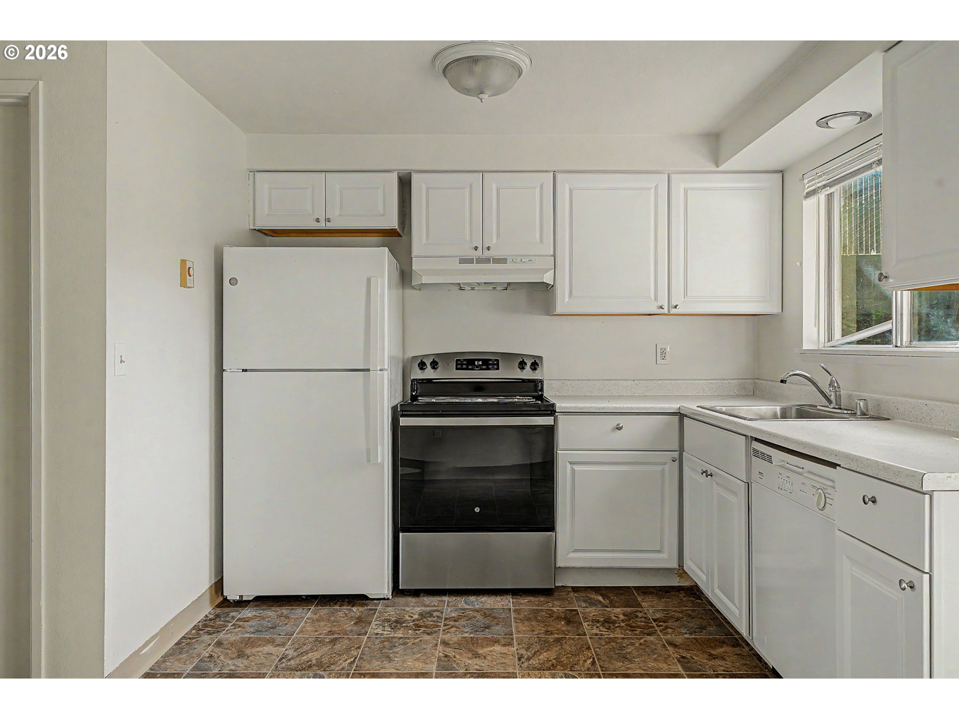 911 W 29TH ST