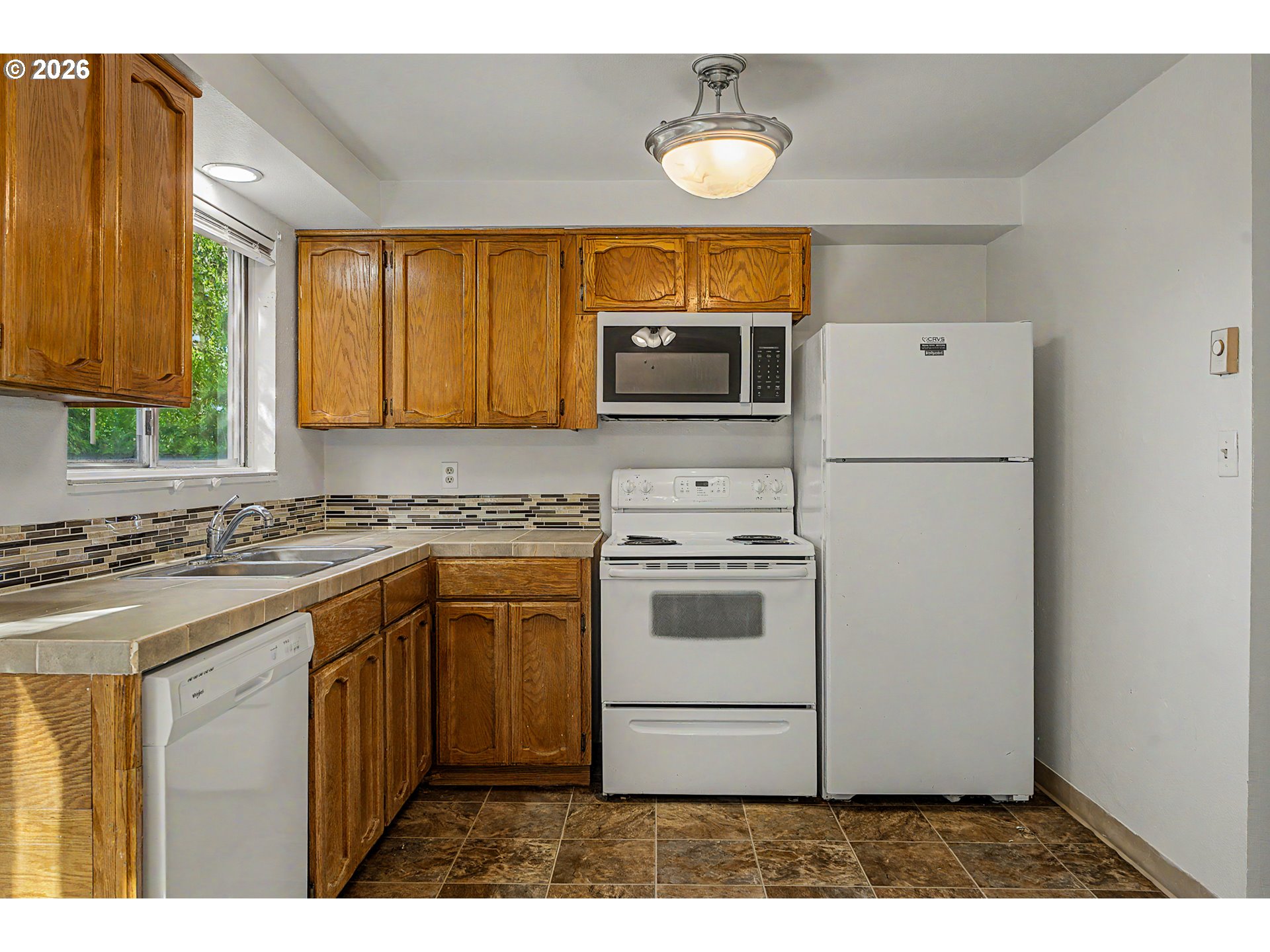 911 W 29TH ST