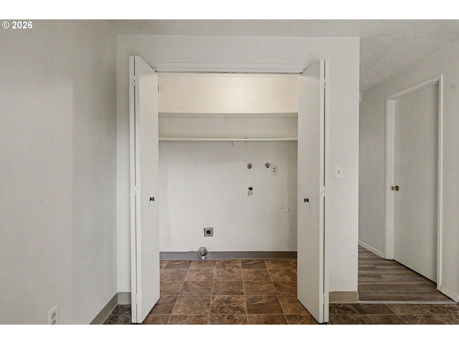 911 W 29TH ST