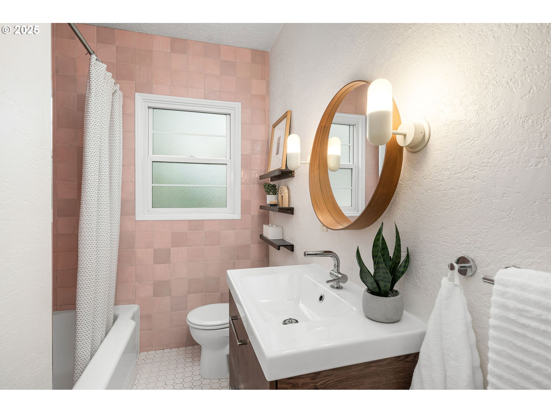 2025 SE CARUTHERS ST 14