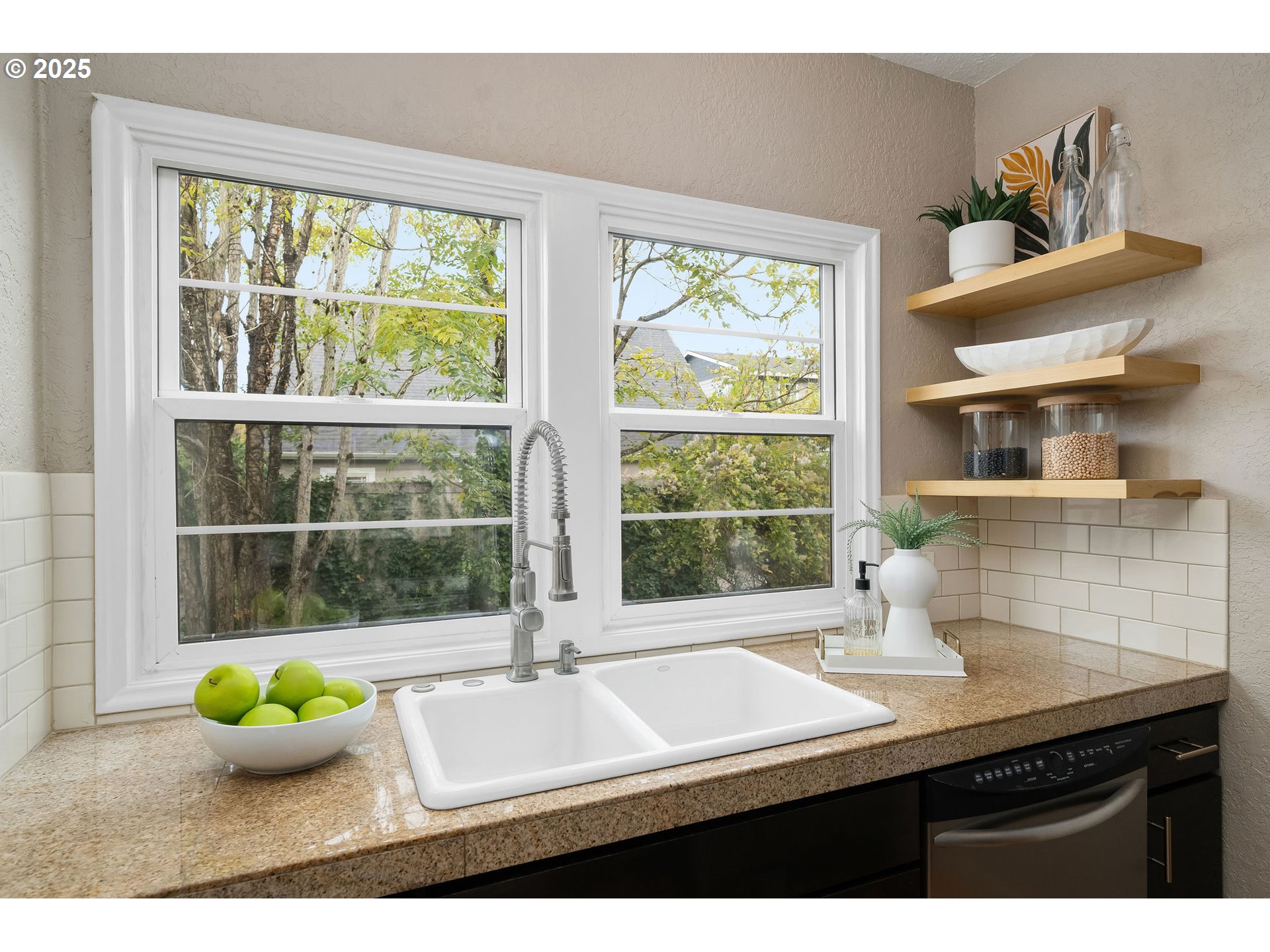 2025 SE CARUTHERS ST 14