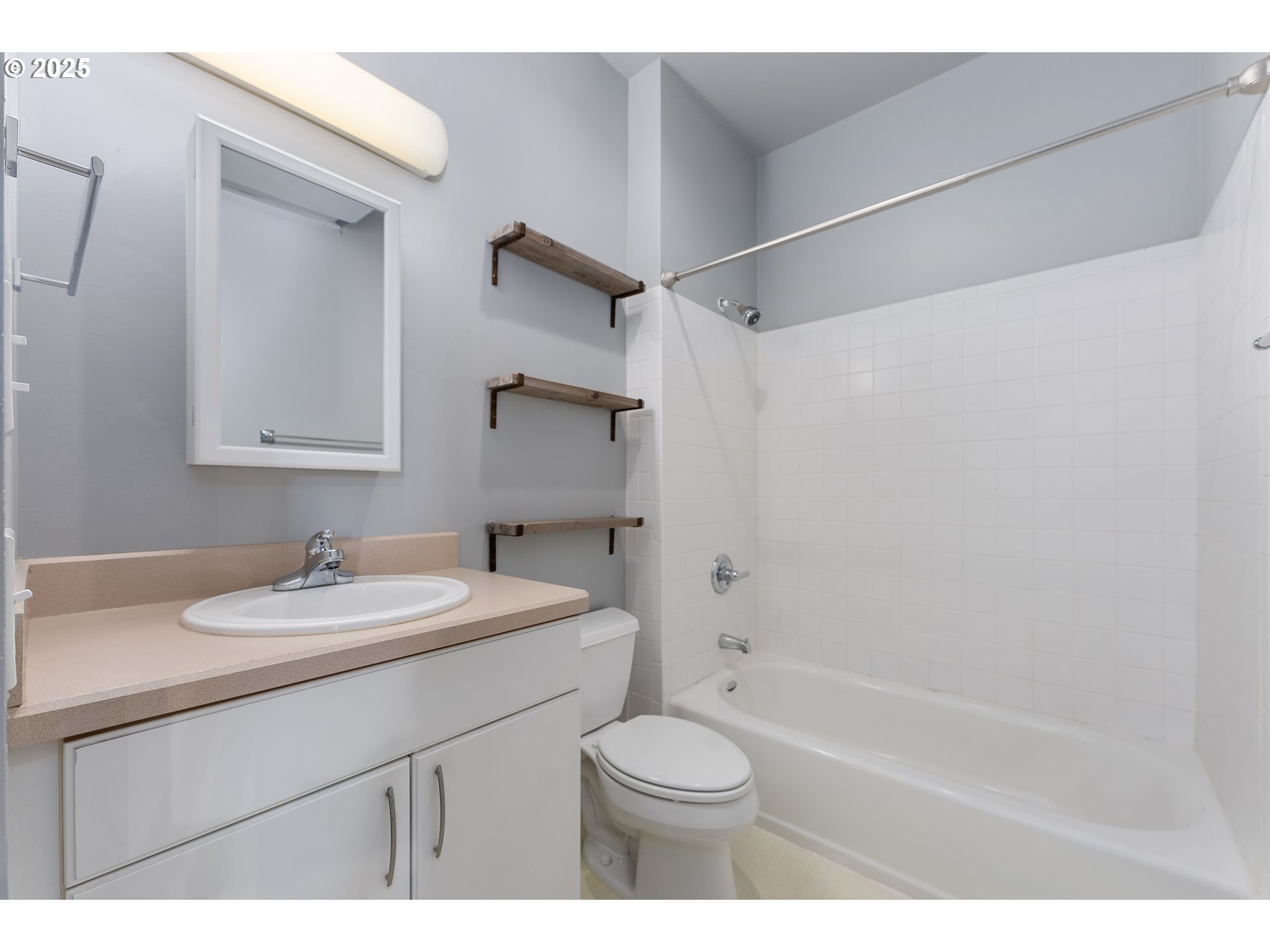 1371 NE ORENCO STATION PKWY 8