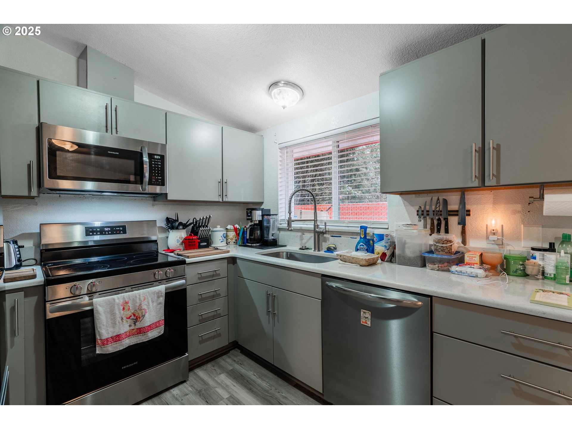 1692 SE CEDAR CREEK PL